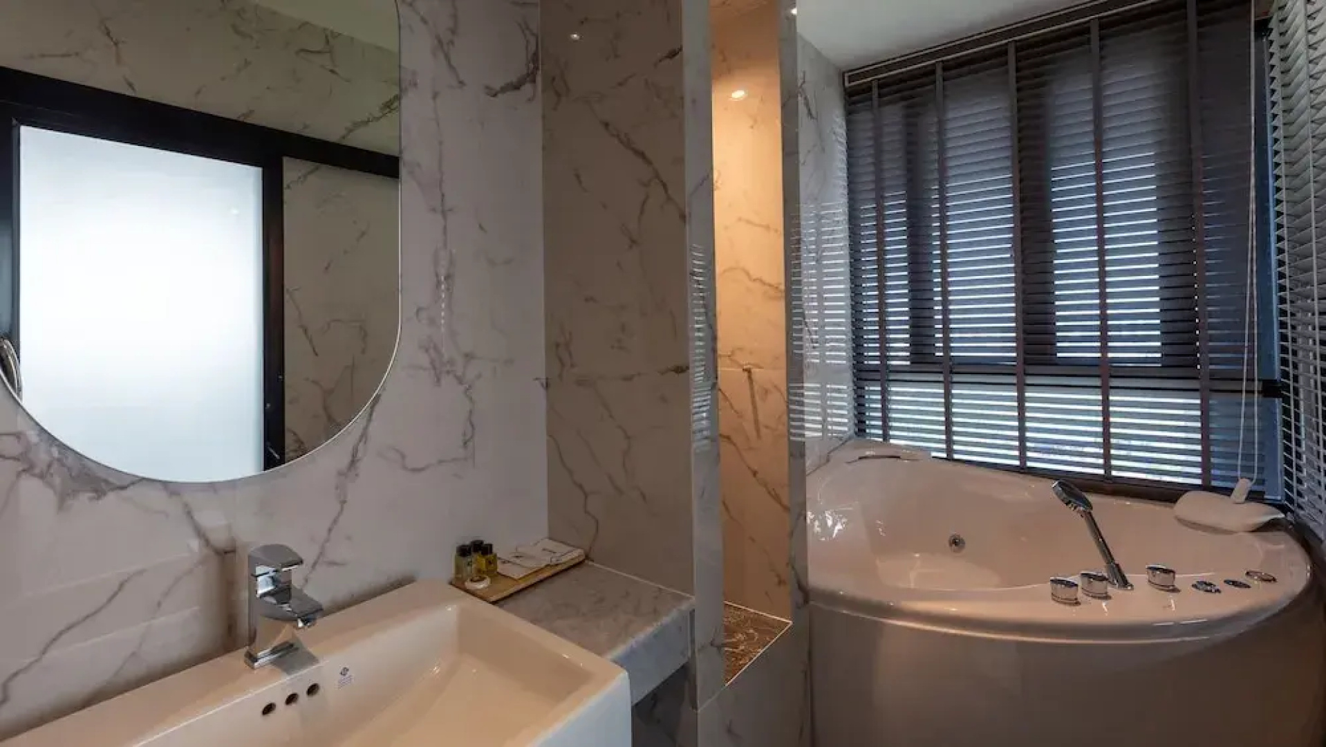 B2 Chachoengsao Premier Hotel
