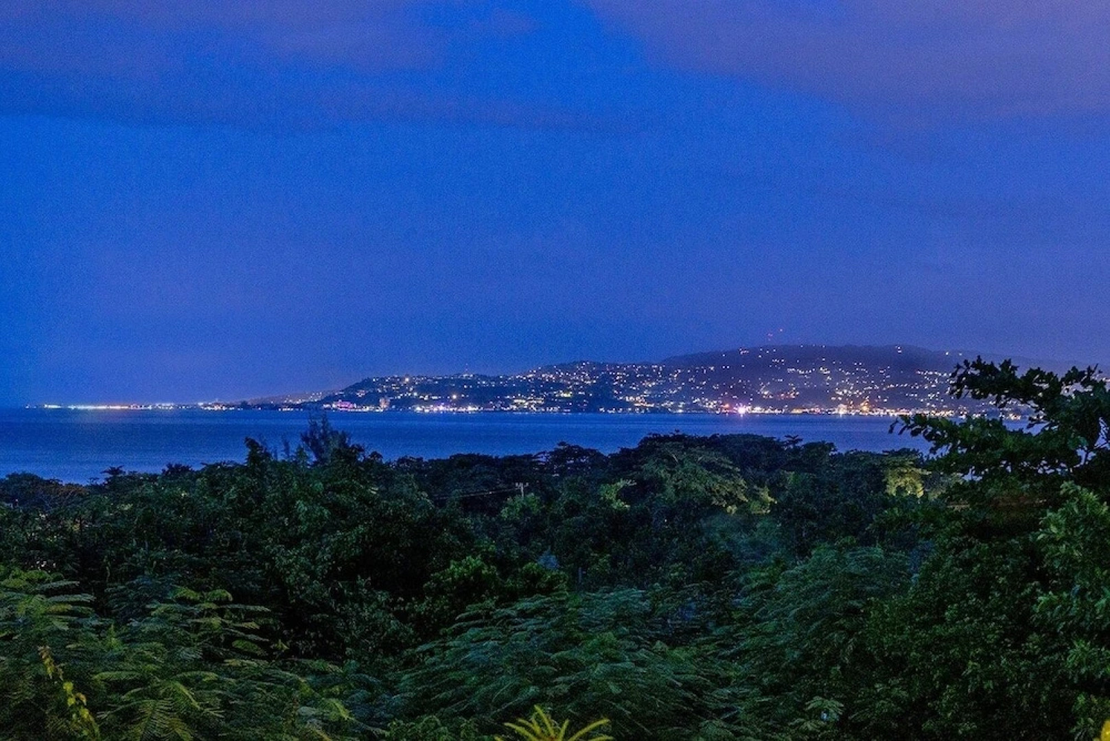 Staffed Round Hill Membership Van/driver 5 Bedroom Villa