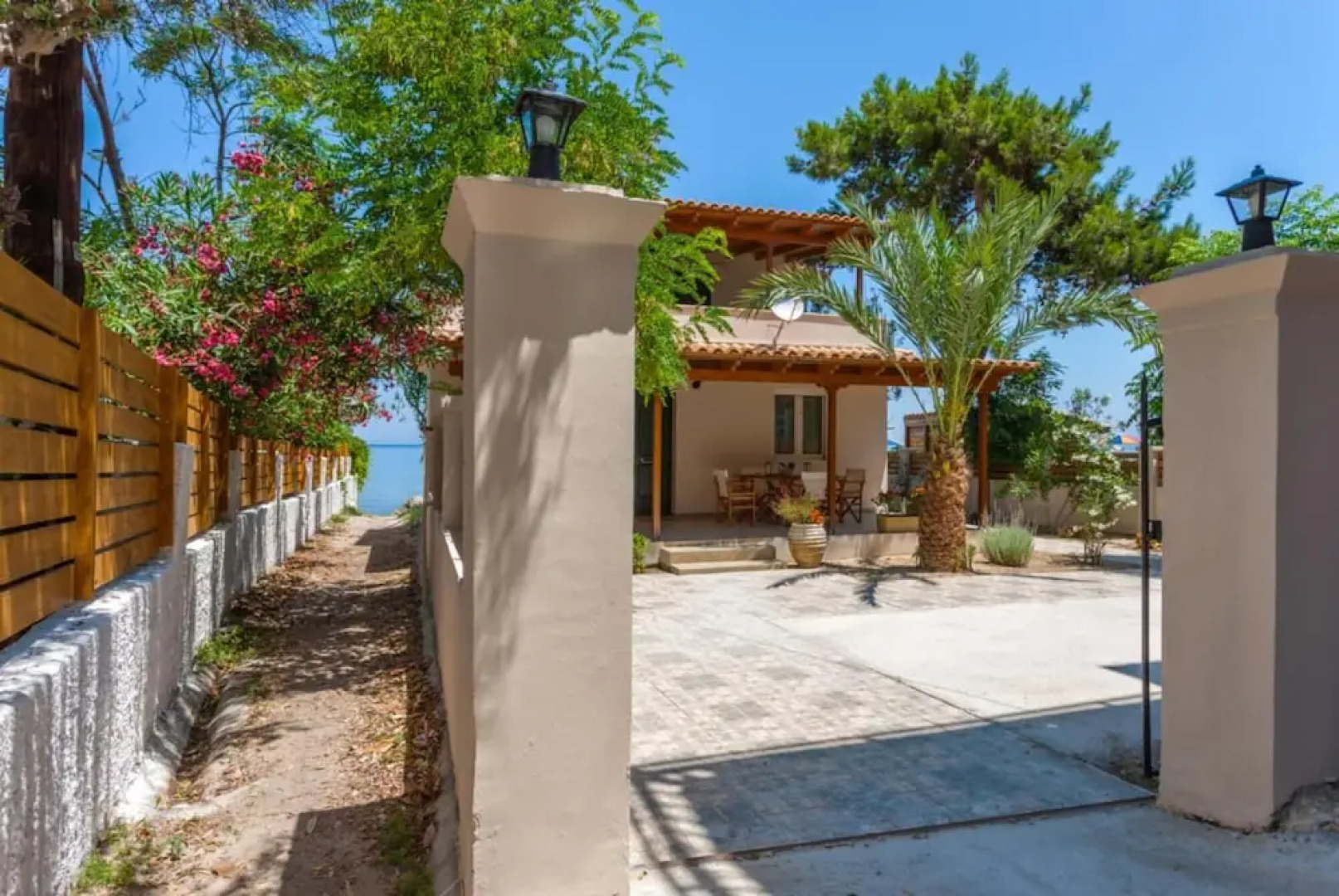 Villa Elizabeth - Seafront Modern Villa - Villa Elizabeth - Seafront Classic Villa