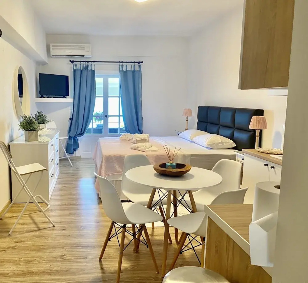 Agios Ioannis Luxurious Beachfront Apt