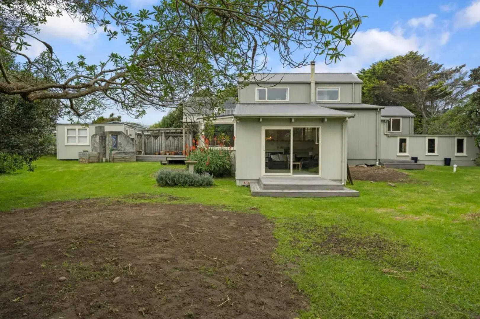 Stroll to the Sea - Te Horo Beach Holiday House