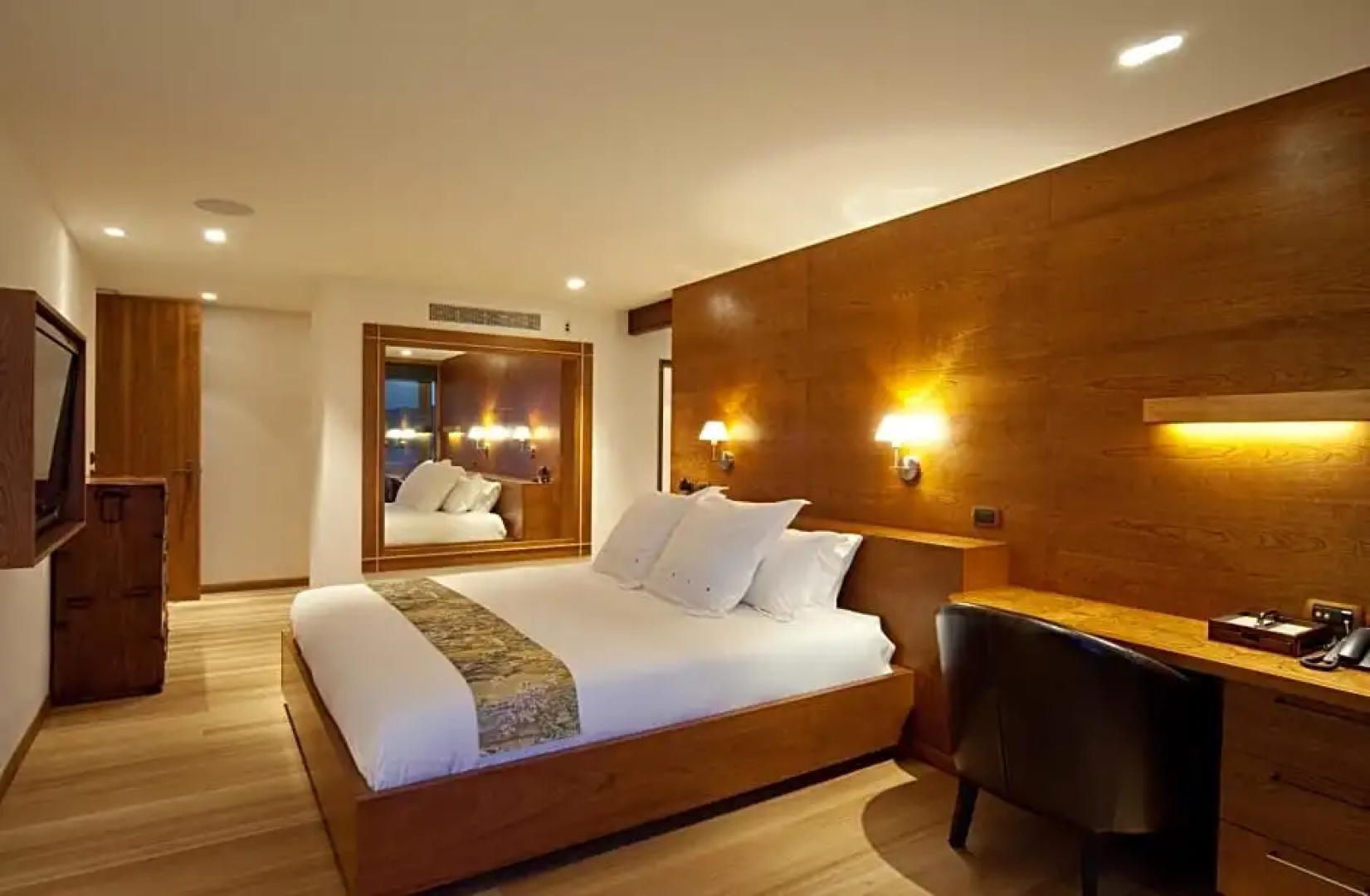 Split Apple Retreat