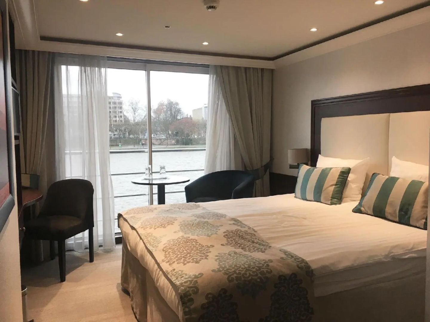 Select MS Charles Dickens - Neuss