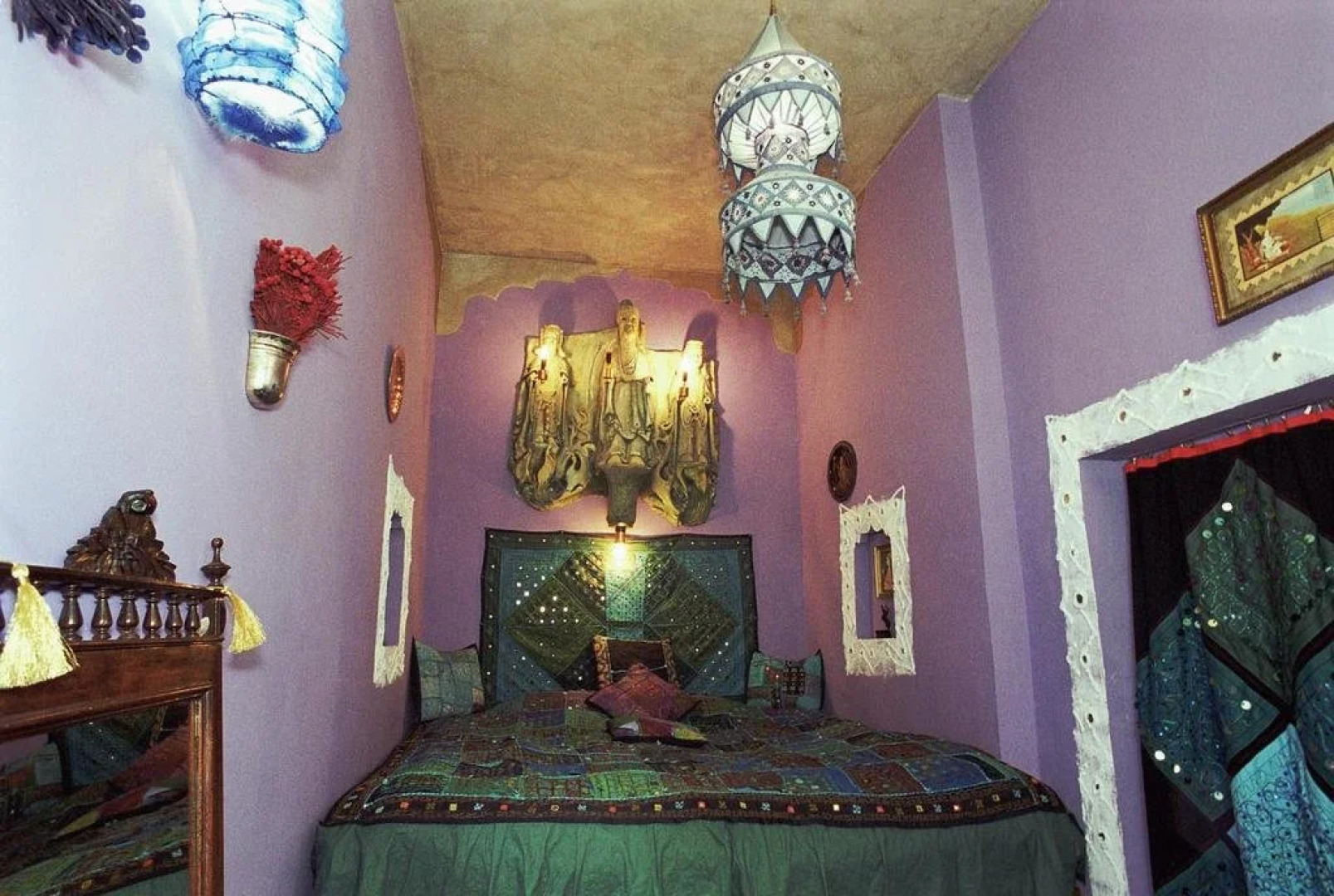 Hotel Trivia Antique