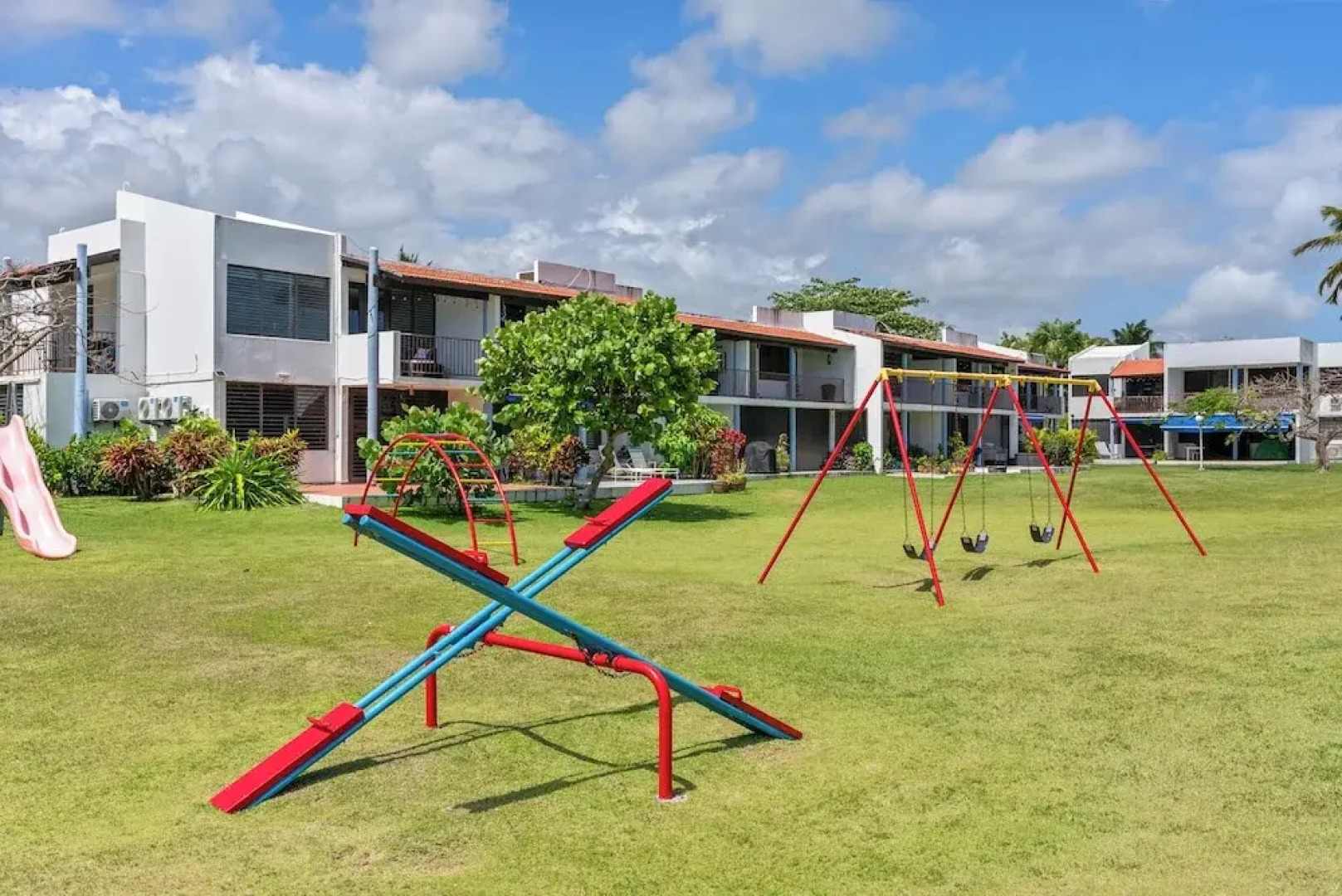 Playas Del Yunque Condo: Pool & Beach Access