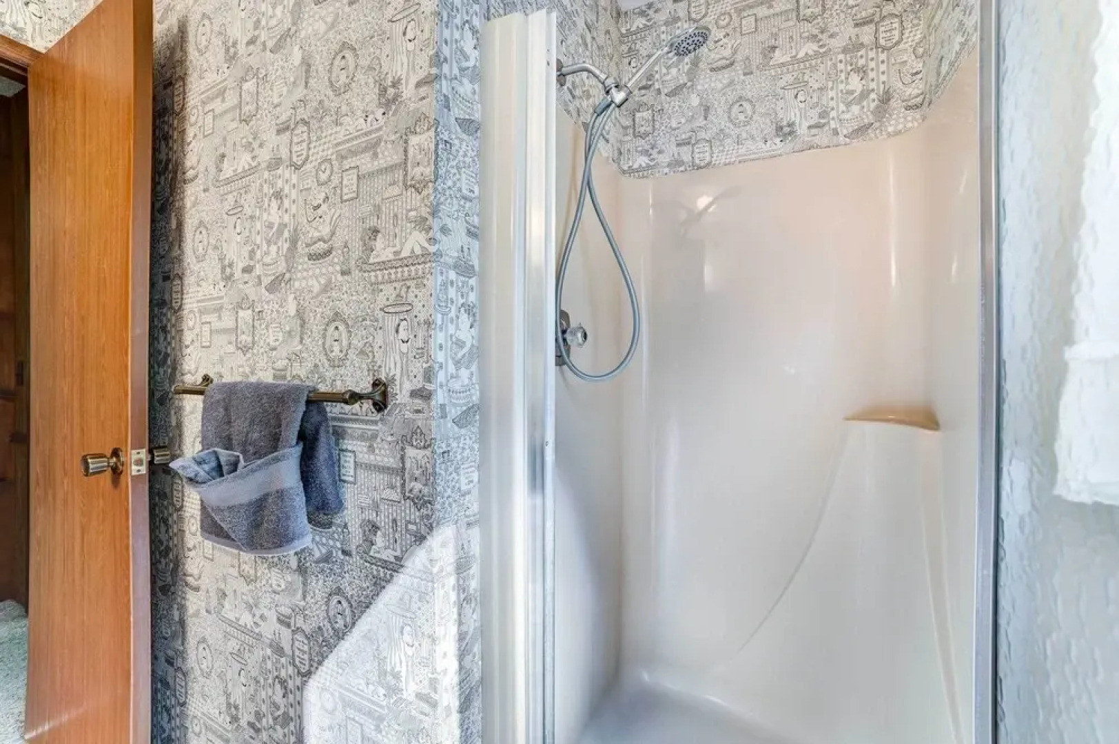 Pet-friendly Gem: Hike, Fish & Golf in Gaylord