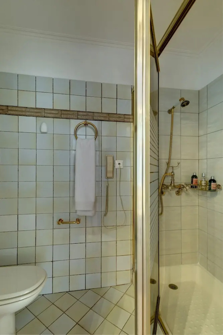 Traditional res next to Acropolis