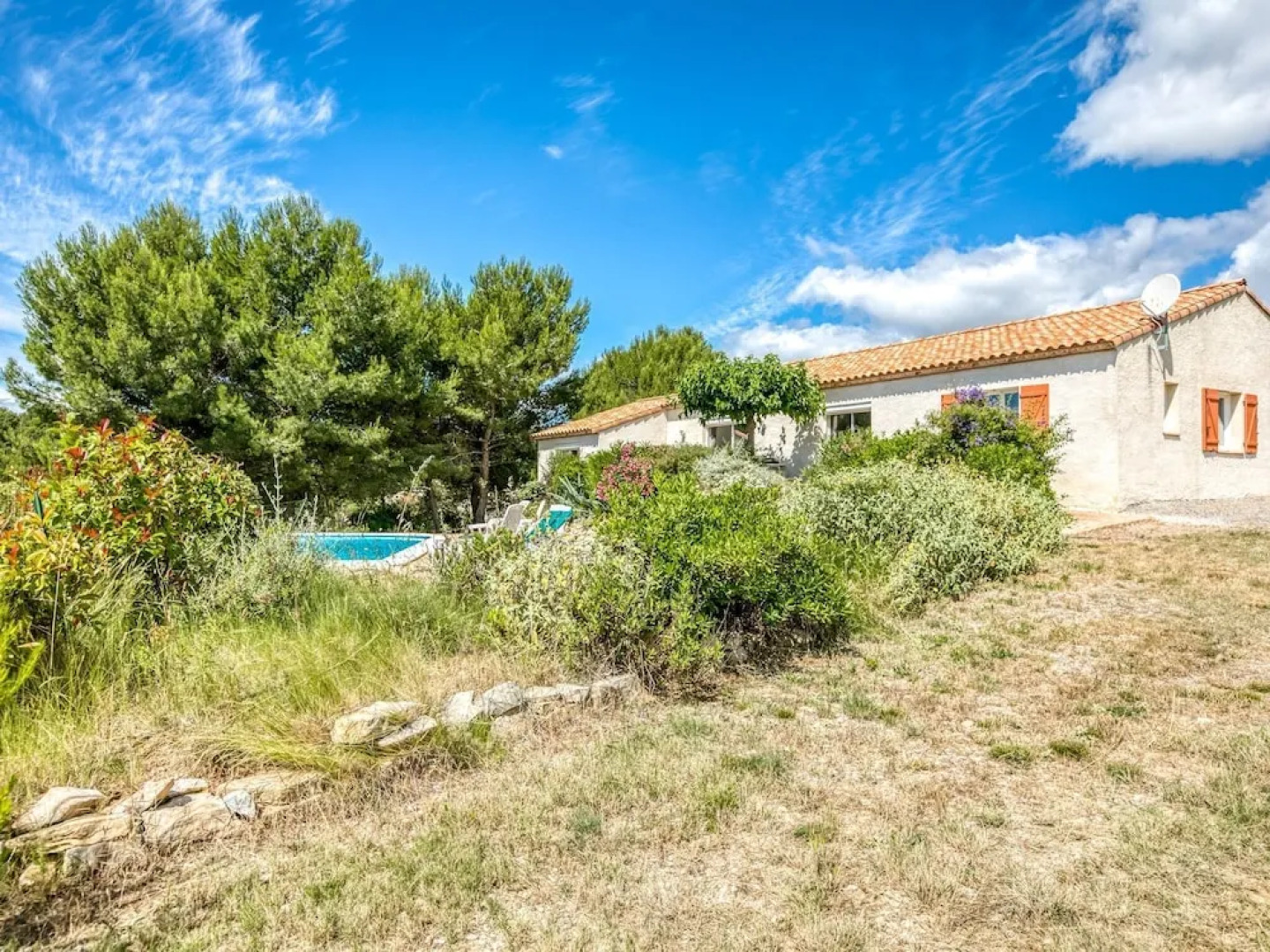 Luxury Villa in Aigne with Swimming Pool