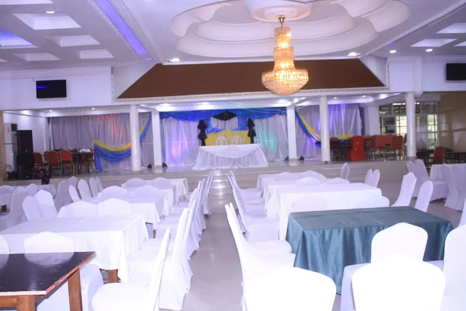 La Joie Plazza Hotel