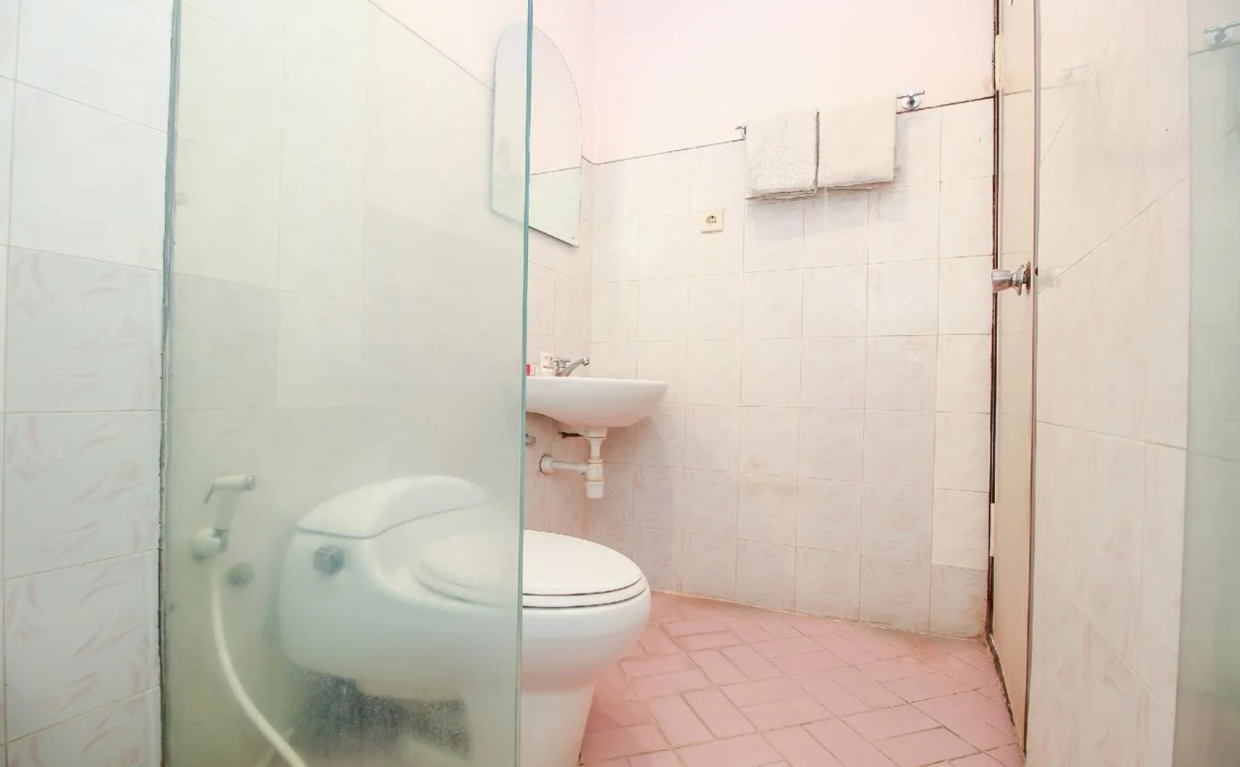 Global Inn Surabaya by RedDoorz