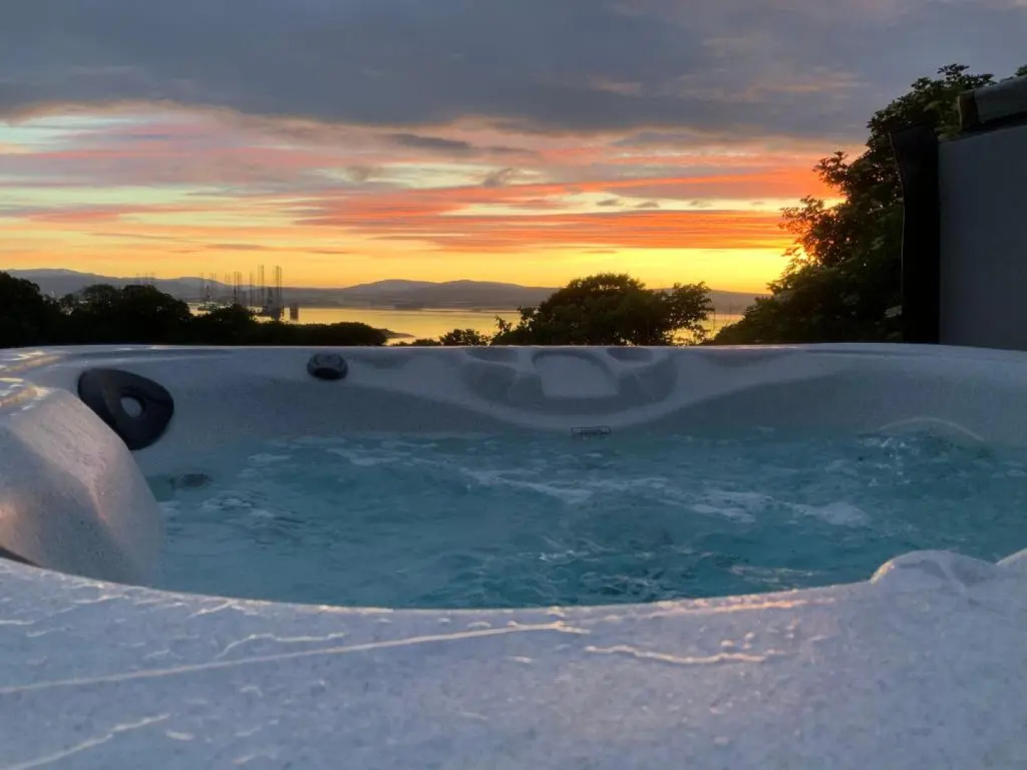 Sutor Coops The Nest with Hot Tub