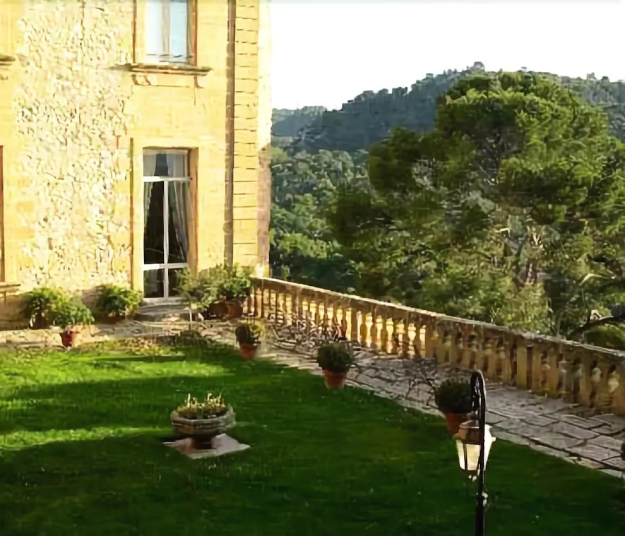 Chateau De Meyrargues