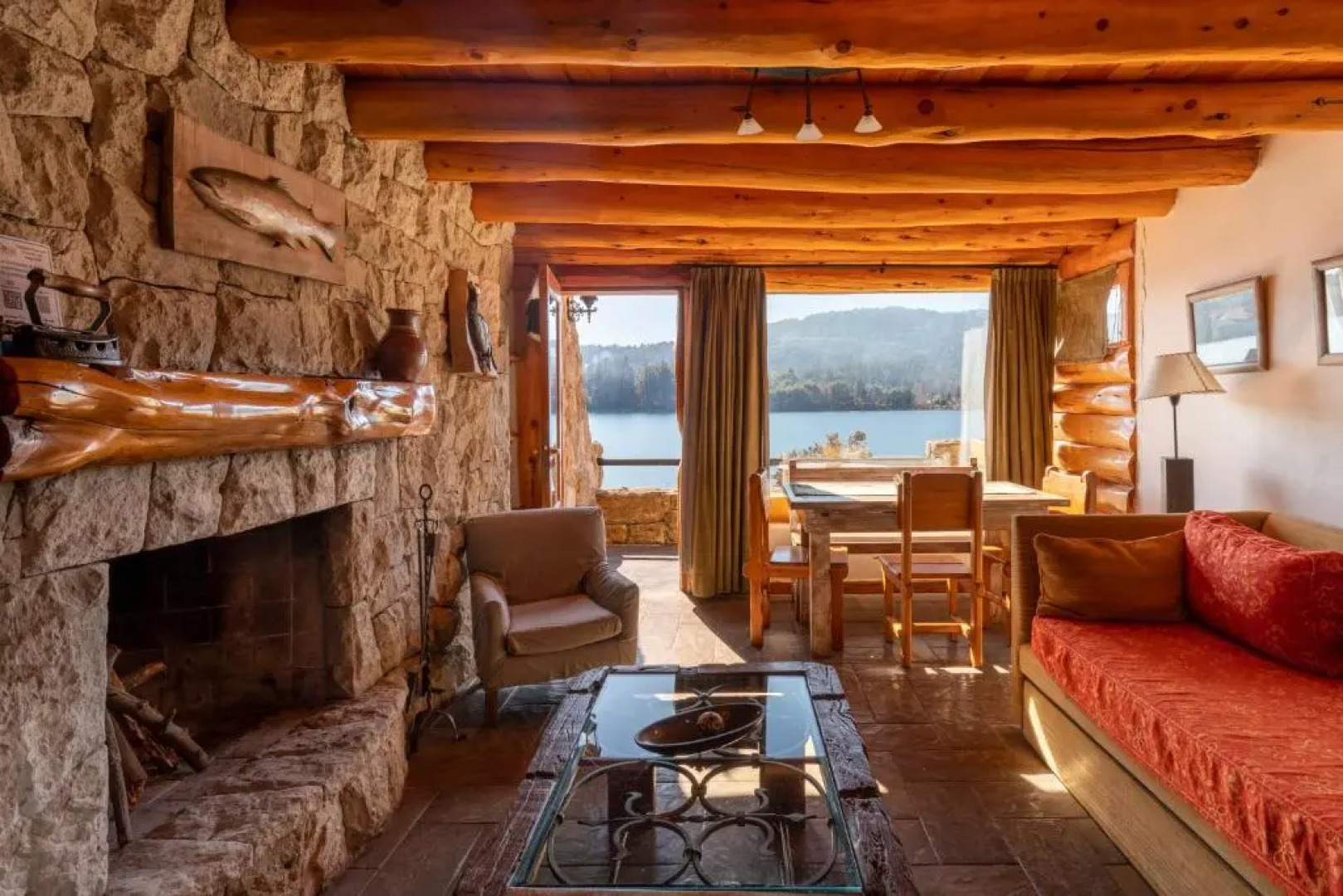 Puerto Pireo Apart Hotel & Cabañas