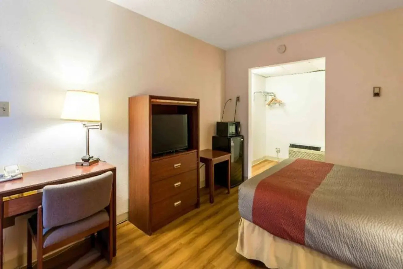Motel 6 Butte, MT - Historic City Center