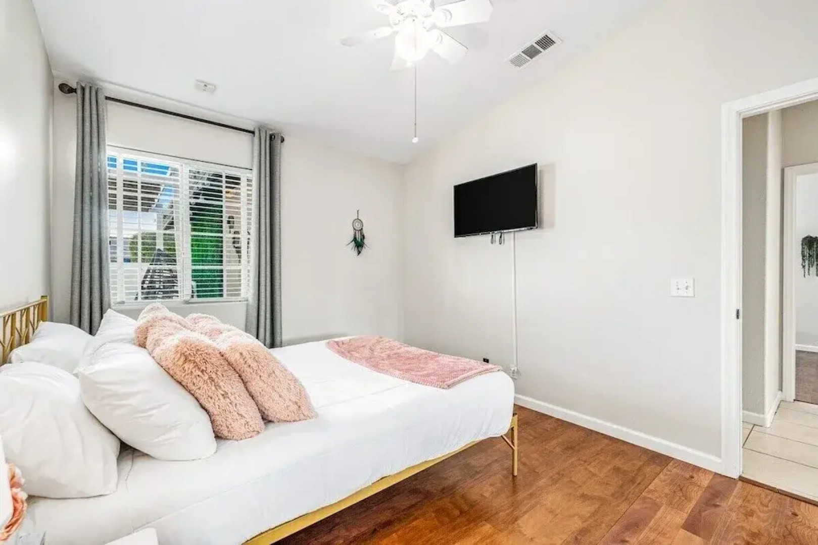 Relaxing 5BR Retreat with Pool Game Room