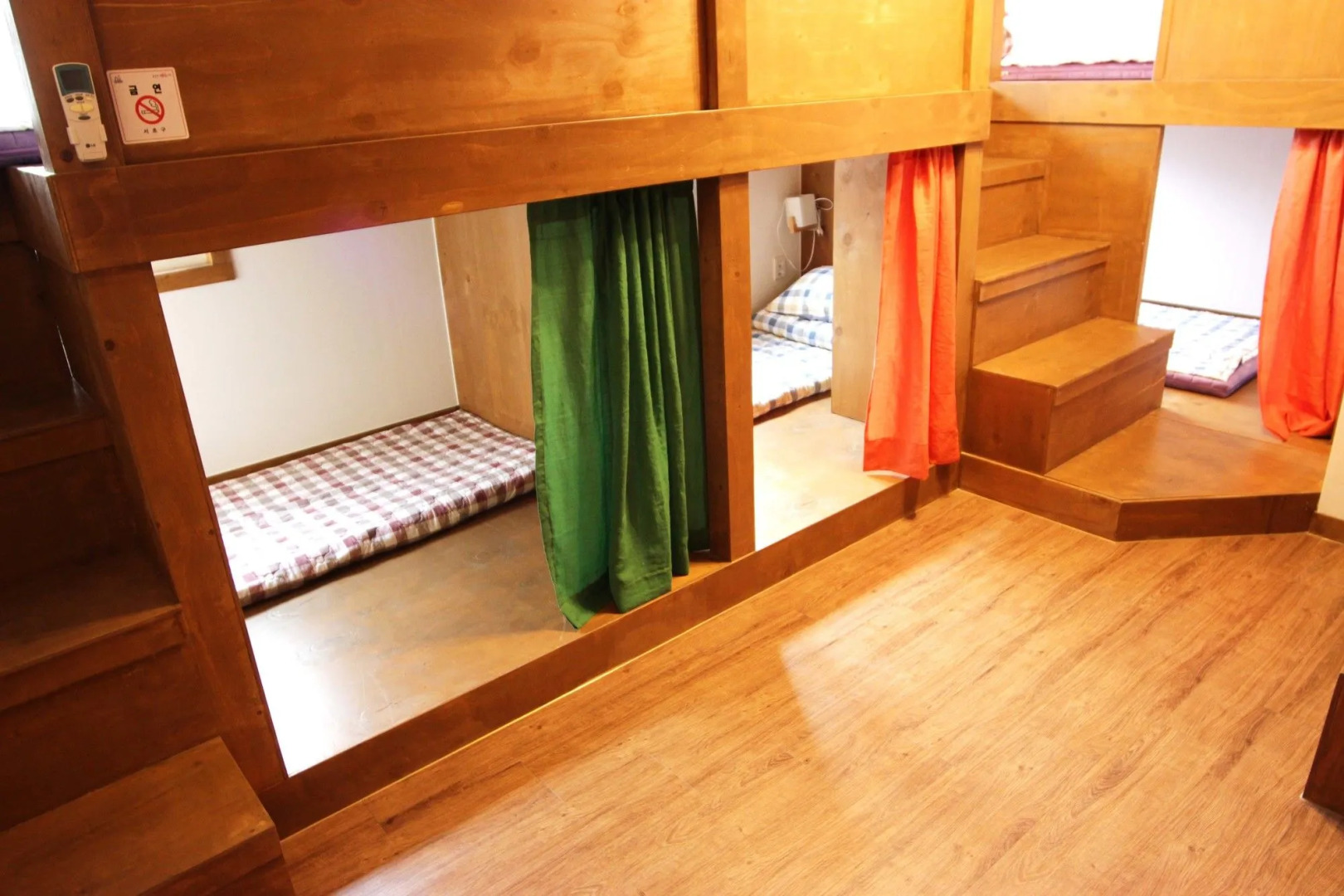 Urban Art Stay - Hostel