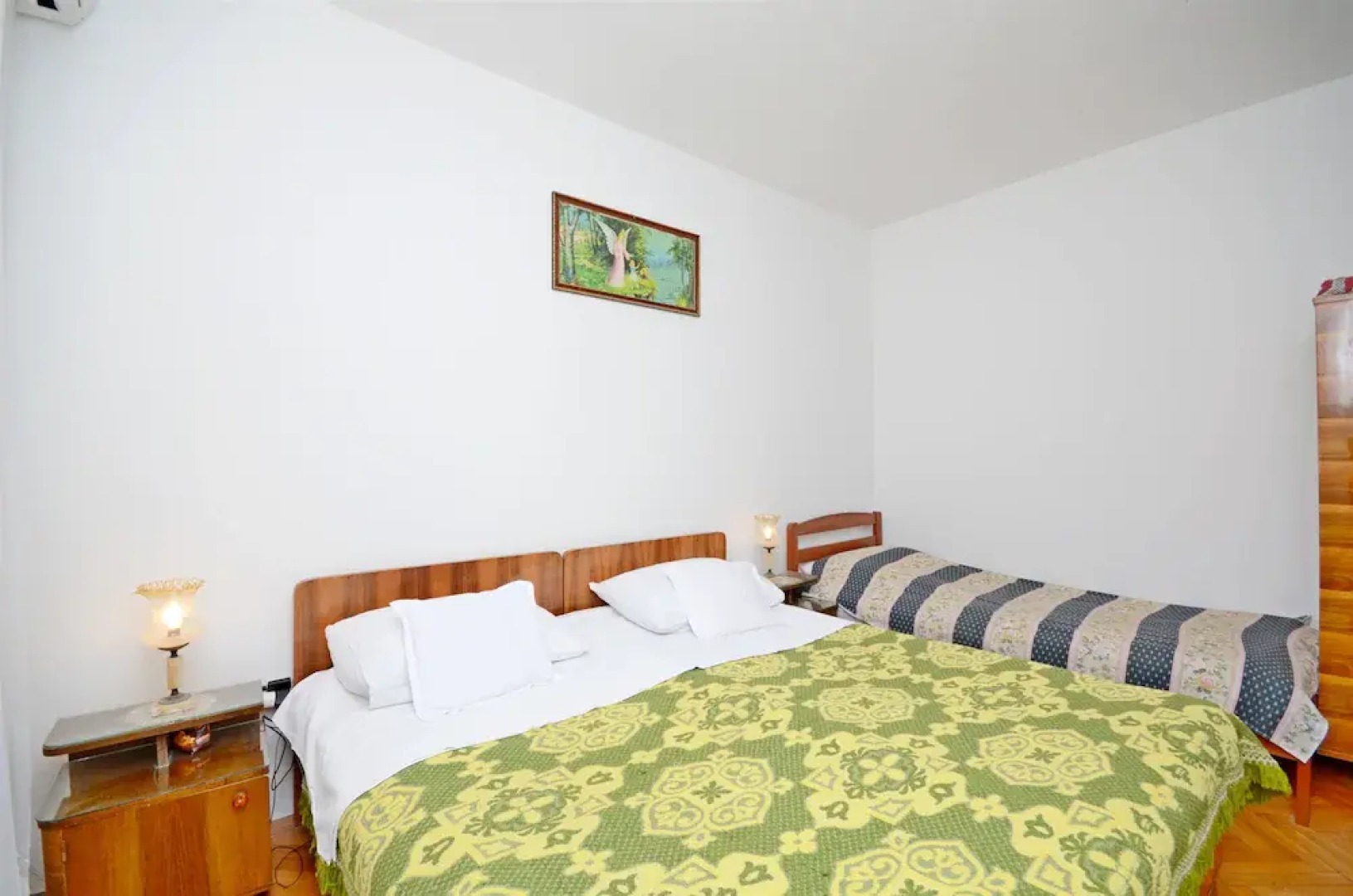 Apartment and Rooms Dragana