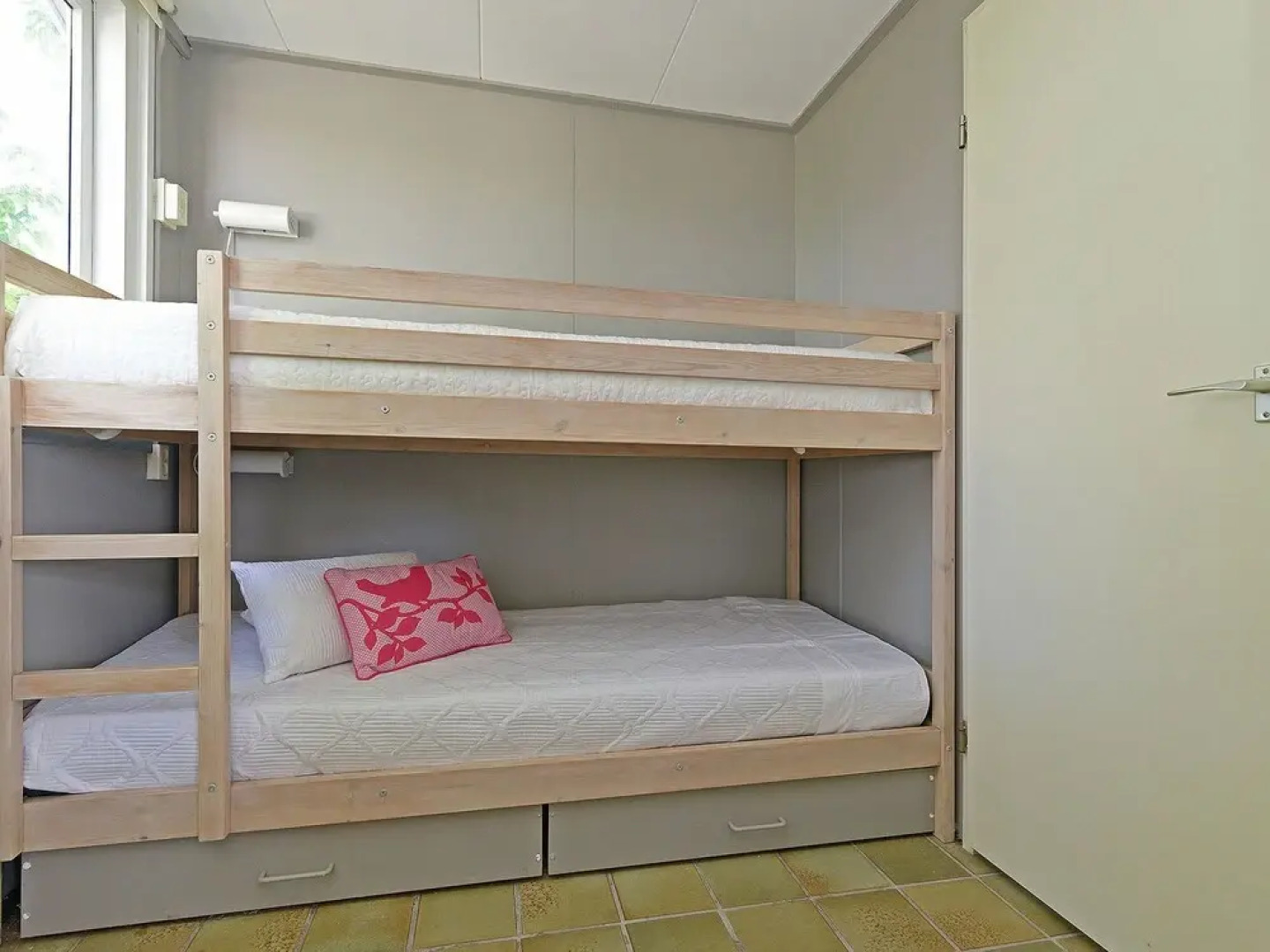 Stylish Bungalow With Gorgeous Location on Reeuwijk Lake