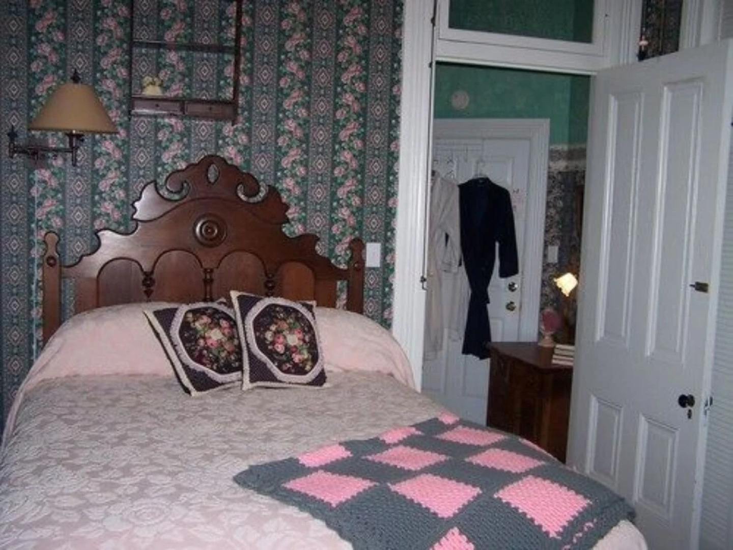Victorian House Bed & Breakfast