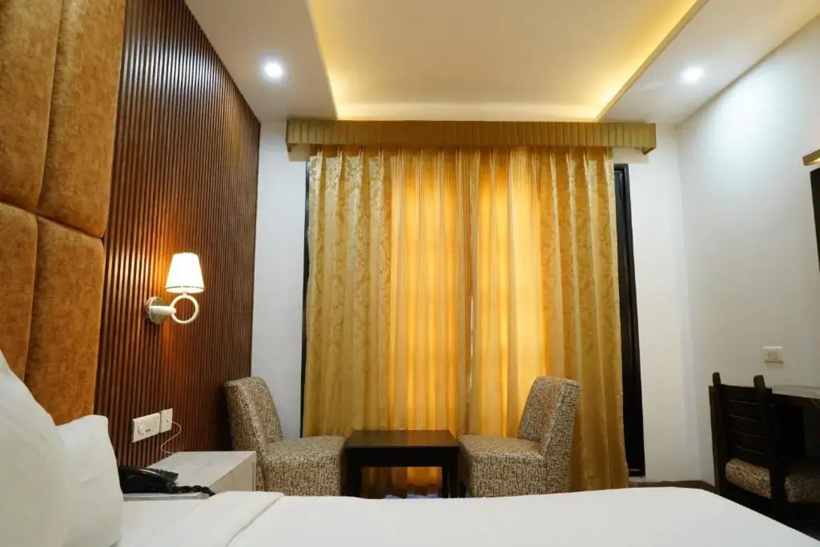 OYO 24912 Hotel Raunak