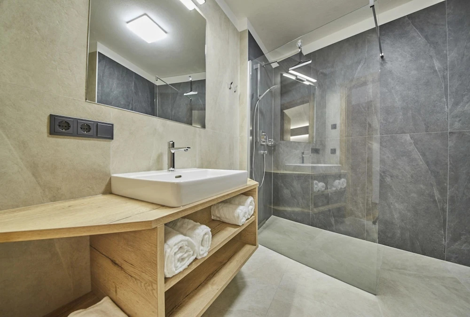 The Peak - Premium Apartments