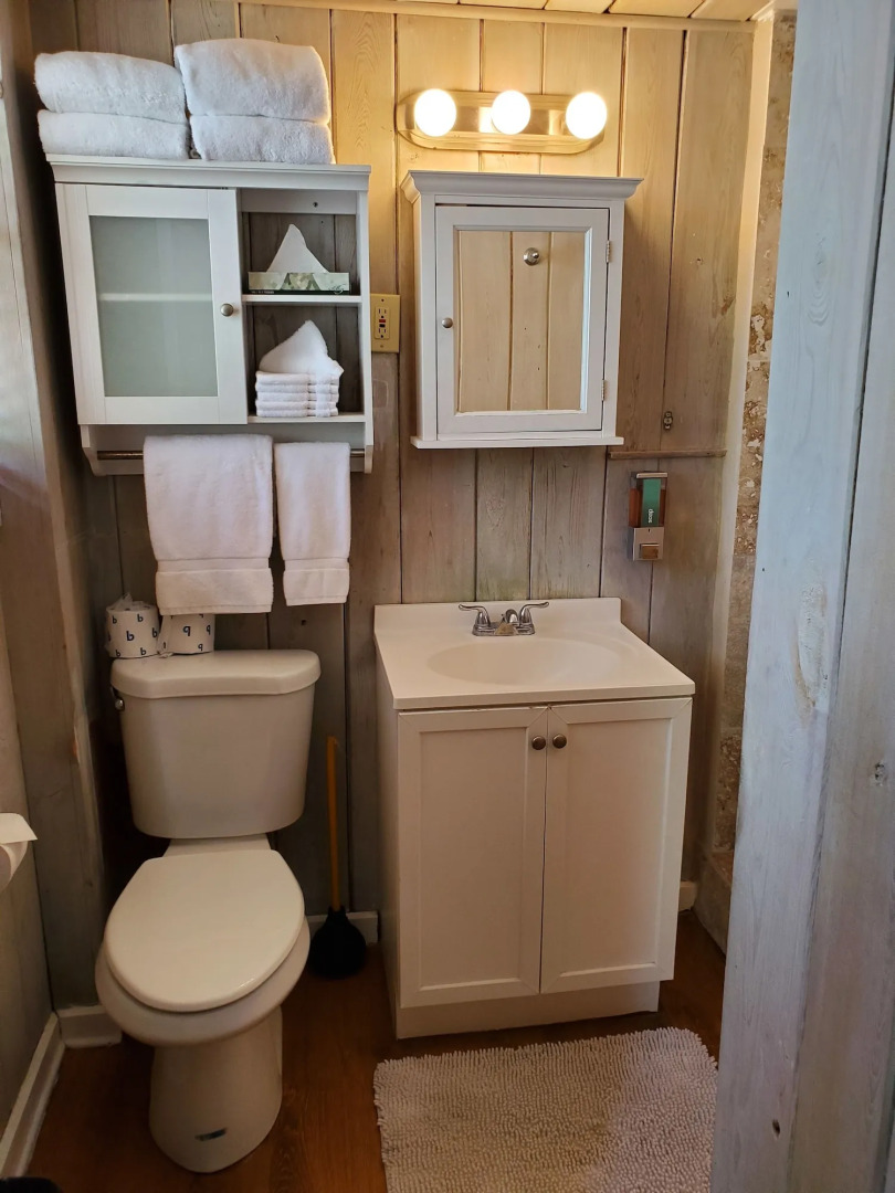 Captain Pips Marina & Hideaway