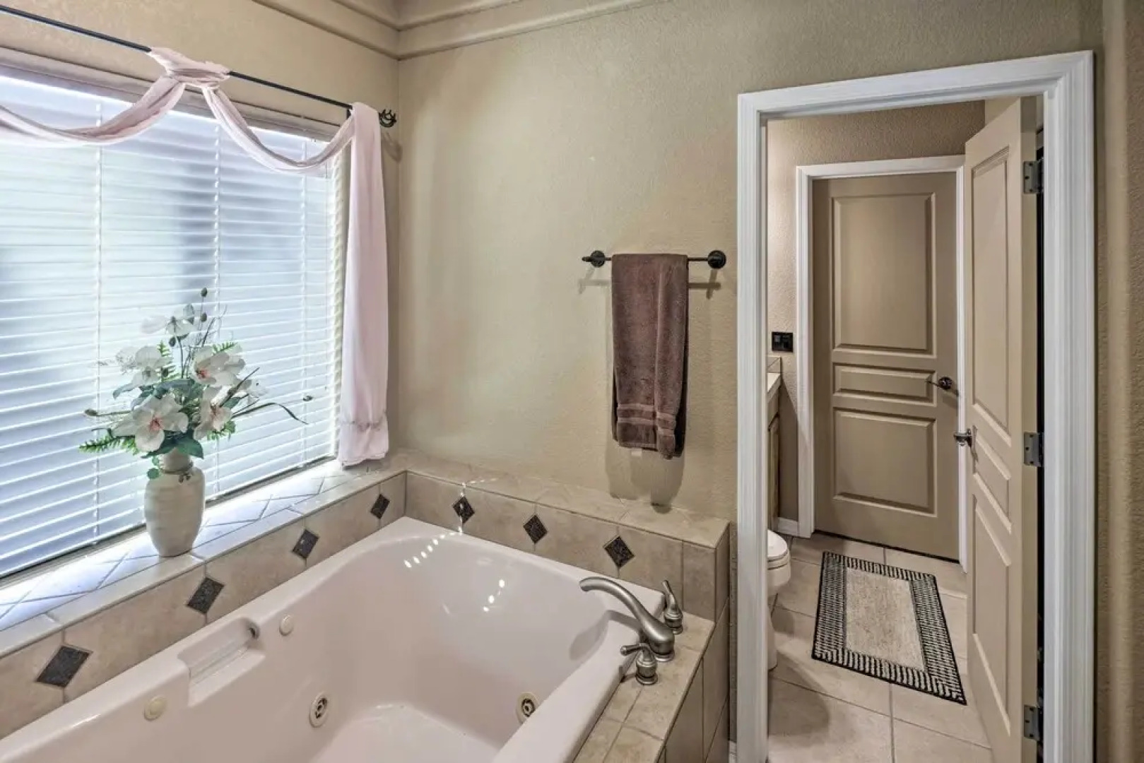 Patio + Lake Havasu View: Scenic Gated Retreat!