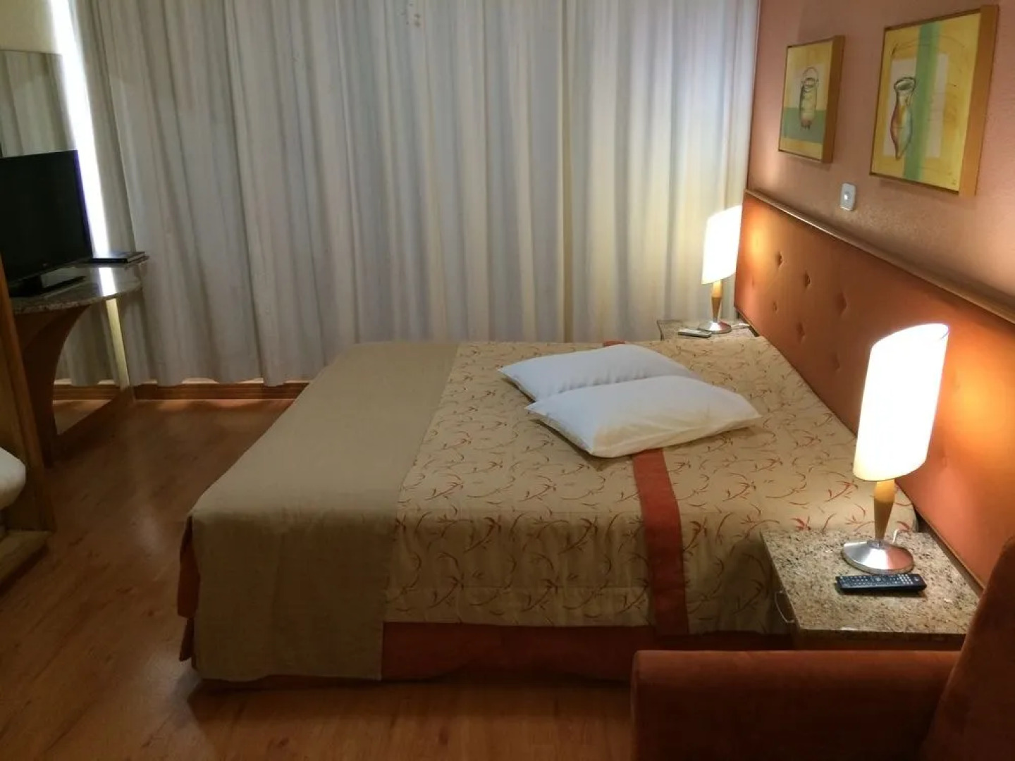 Harbor Regent Suites