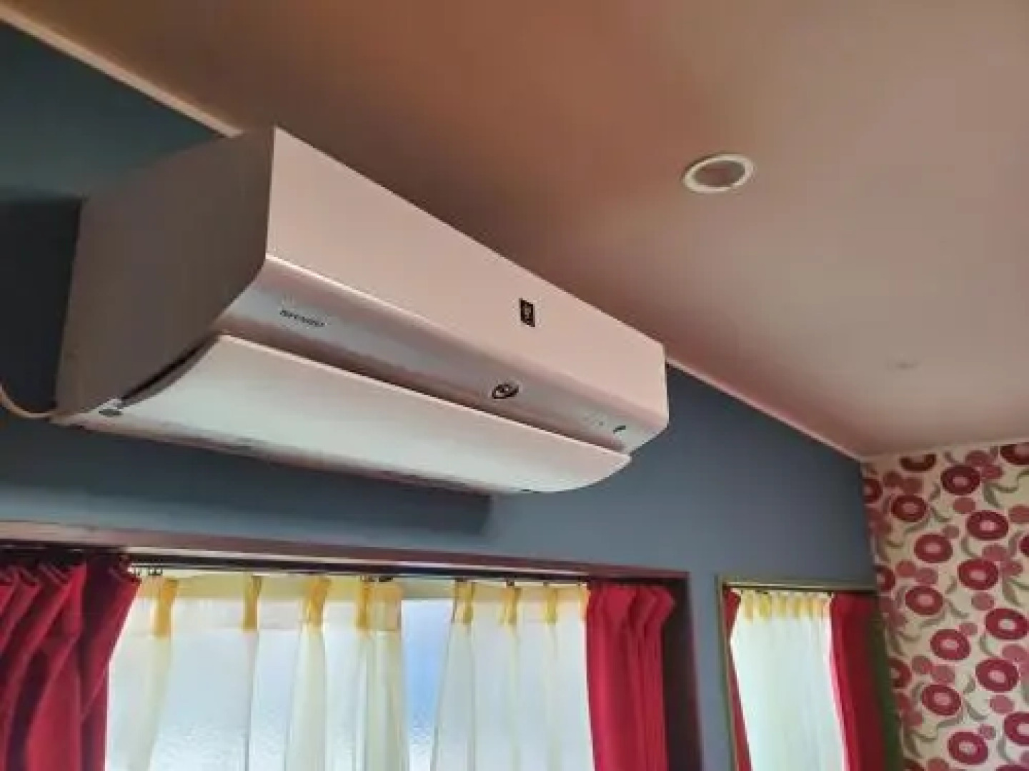 Mrs. Maroulla's HOUSE