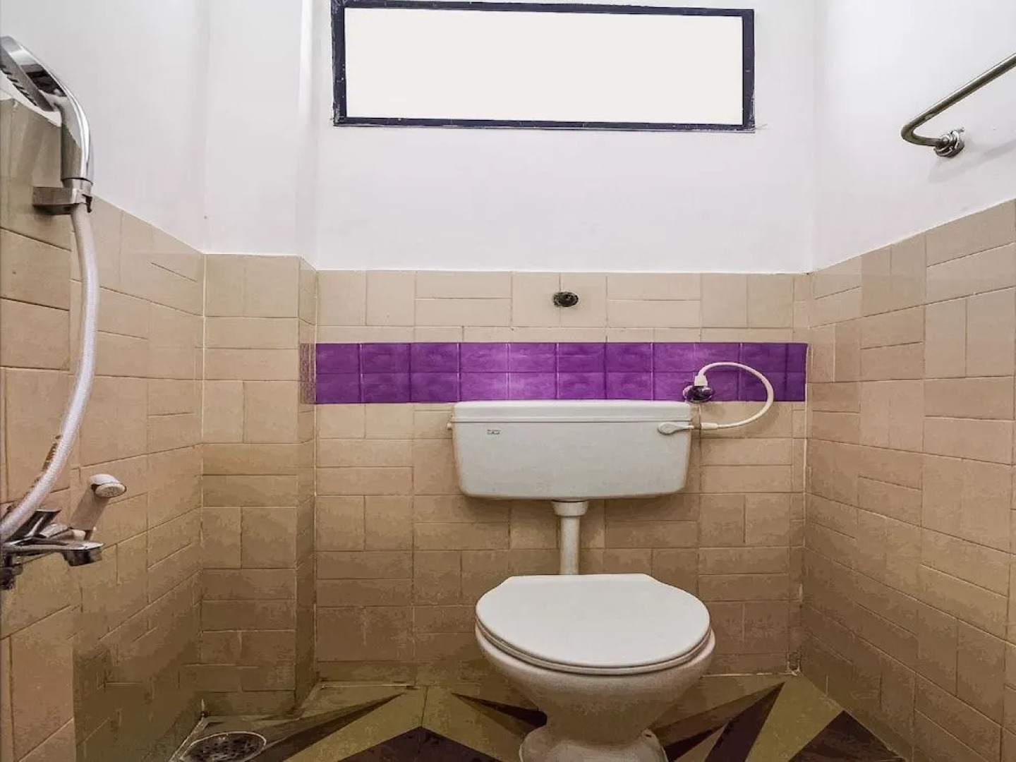 SPOT ON 41643 Karthik International