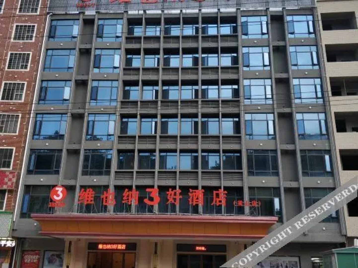 Vienna 3 Best Hotel (Yingshan Bus Station)