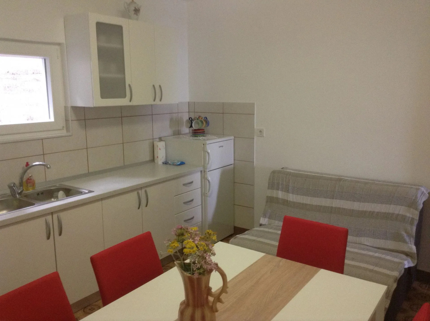 Apartment Bila - 15m from the sea: A1 Tisno, Island Murter