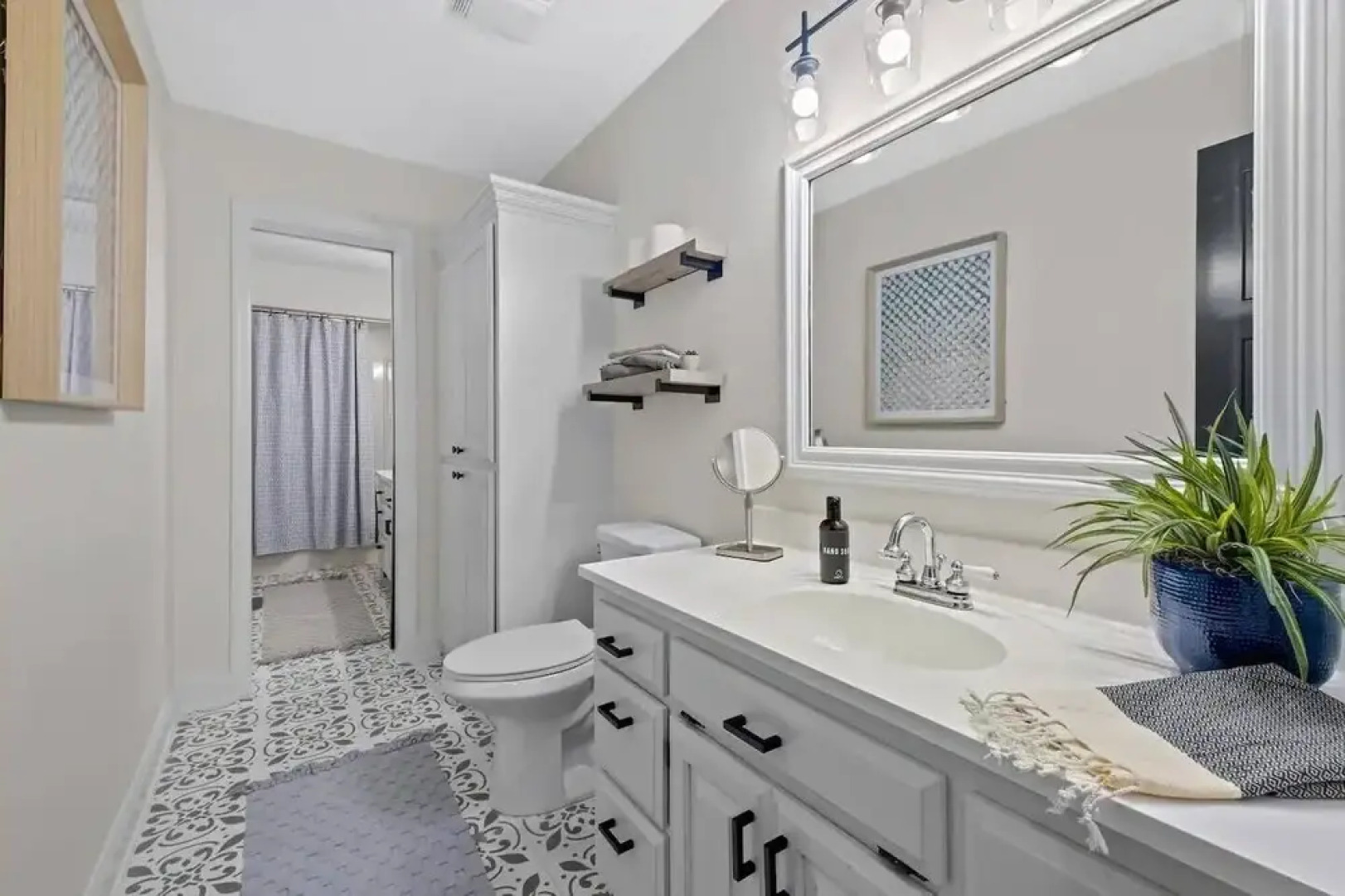 Tunnel Vision Trail Home -8 Min From Lake Windsor! 4 Bedroom Home by Redawning