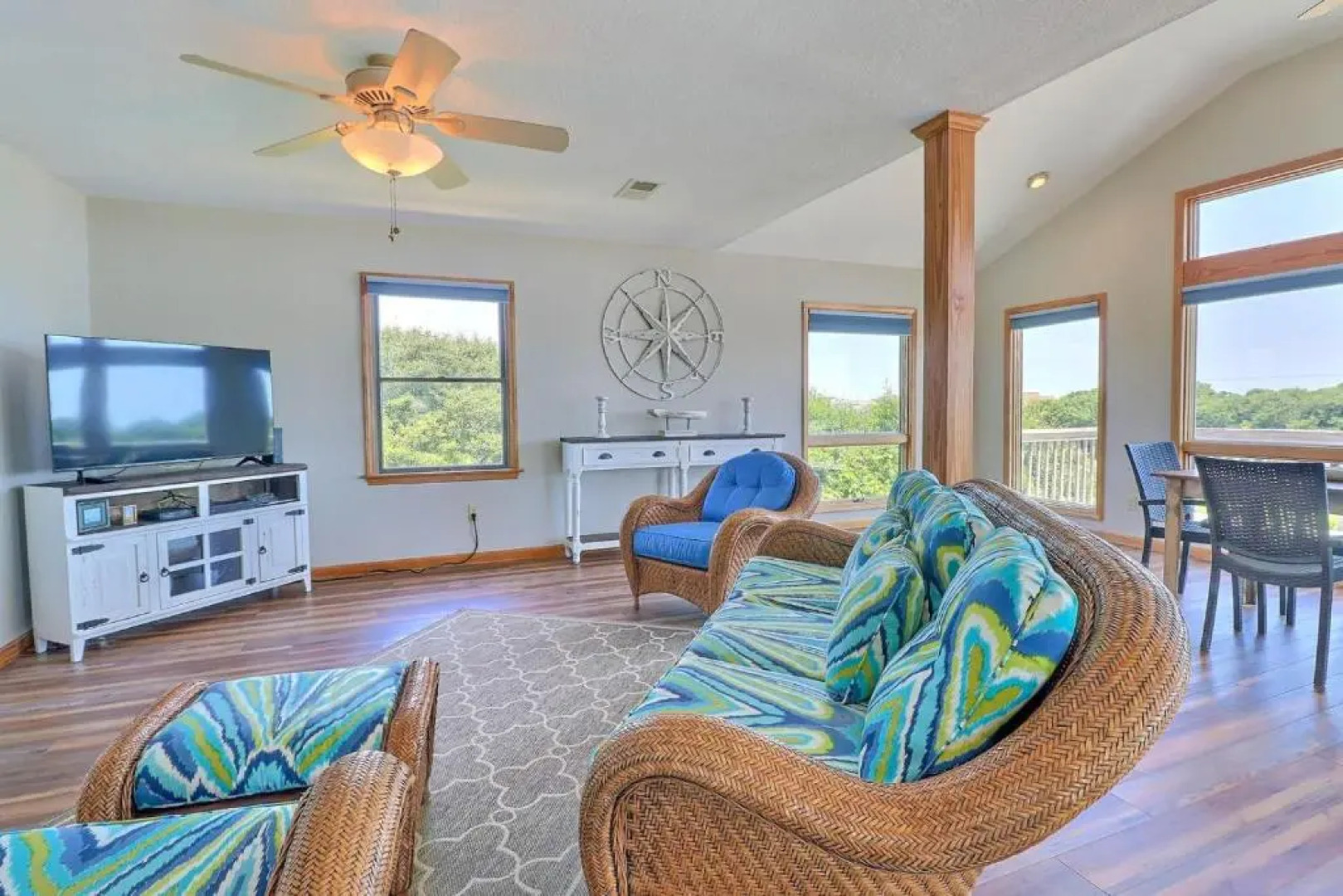 4062 Dennas Favorite Place 8 Min Walk to Beach