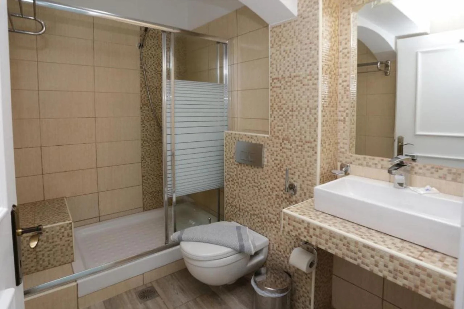 Rodon House Aparthotel