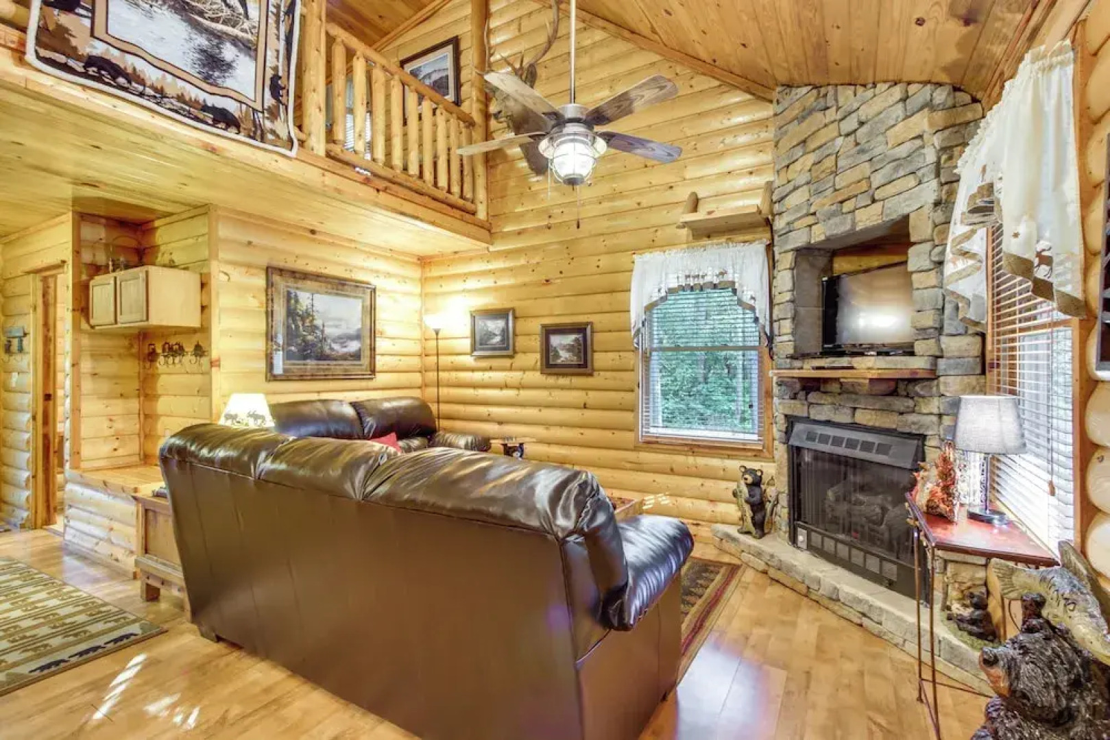 Backyard & Porch: Rural Cosby Log Cabin!