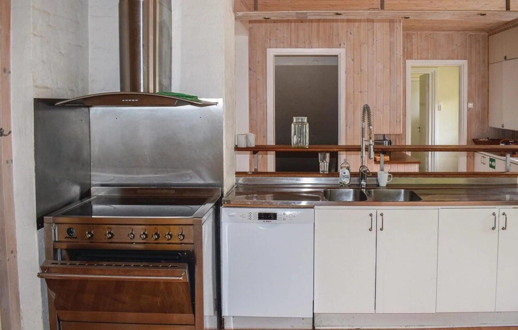 Amazing Home in Konga With 9 Bedrooms, Sauna and Wifi