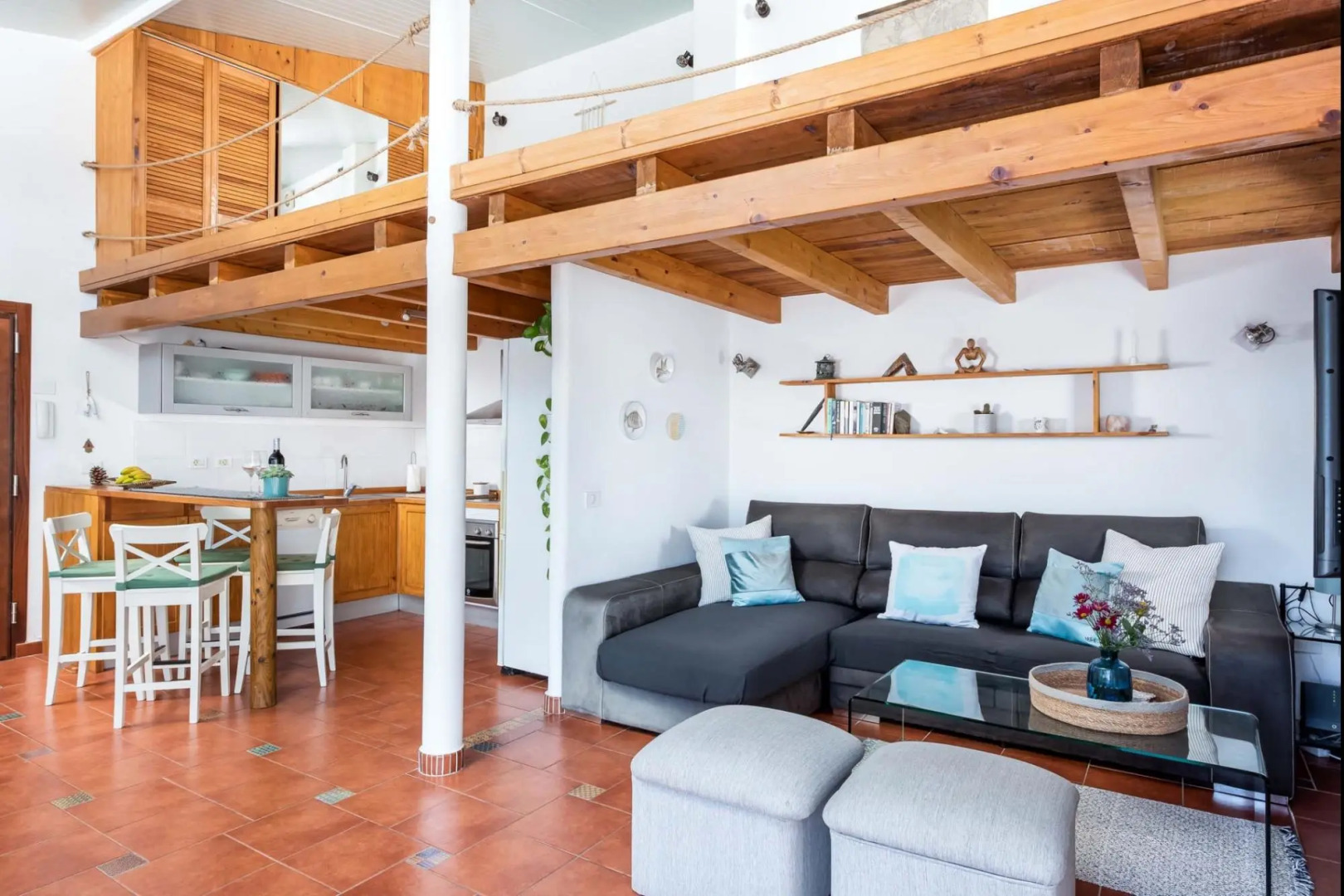 Luminous loft apartment next to the Atlantic Ocean