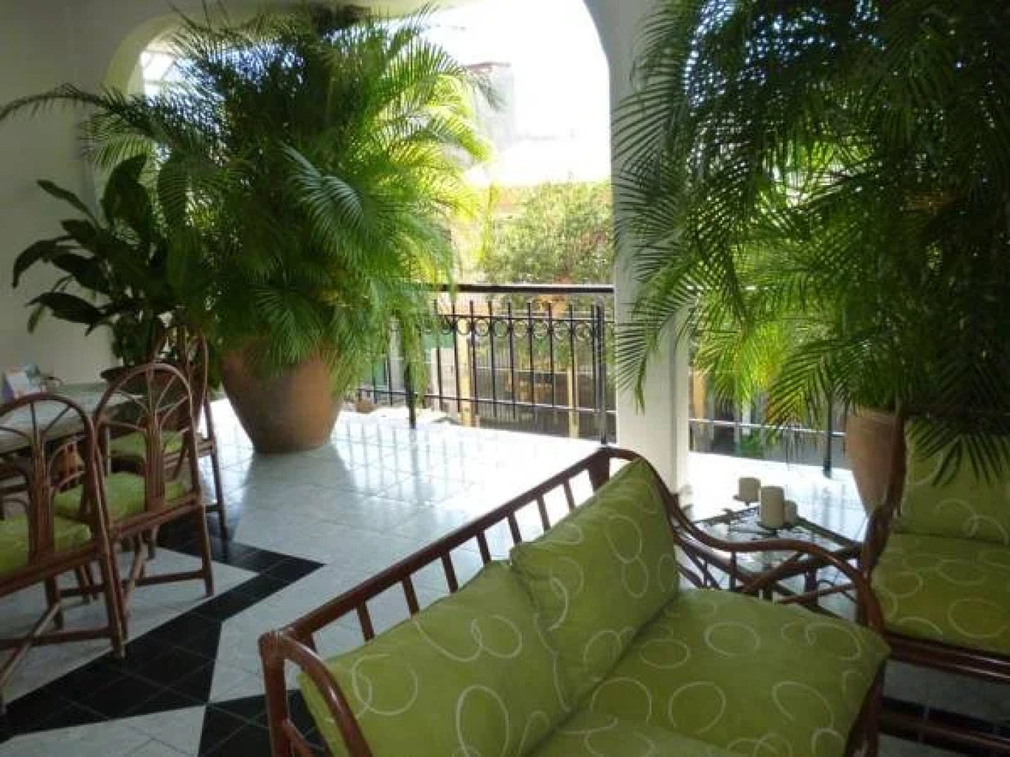 Capital O Posada Jois