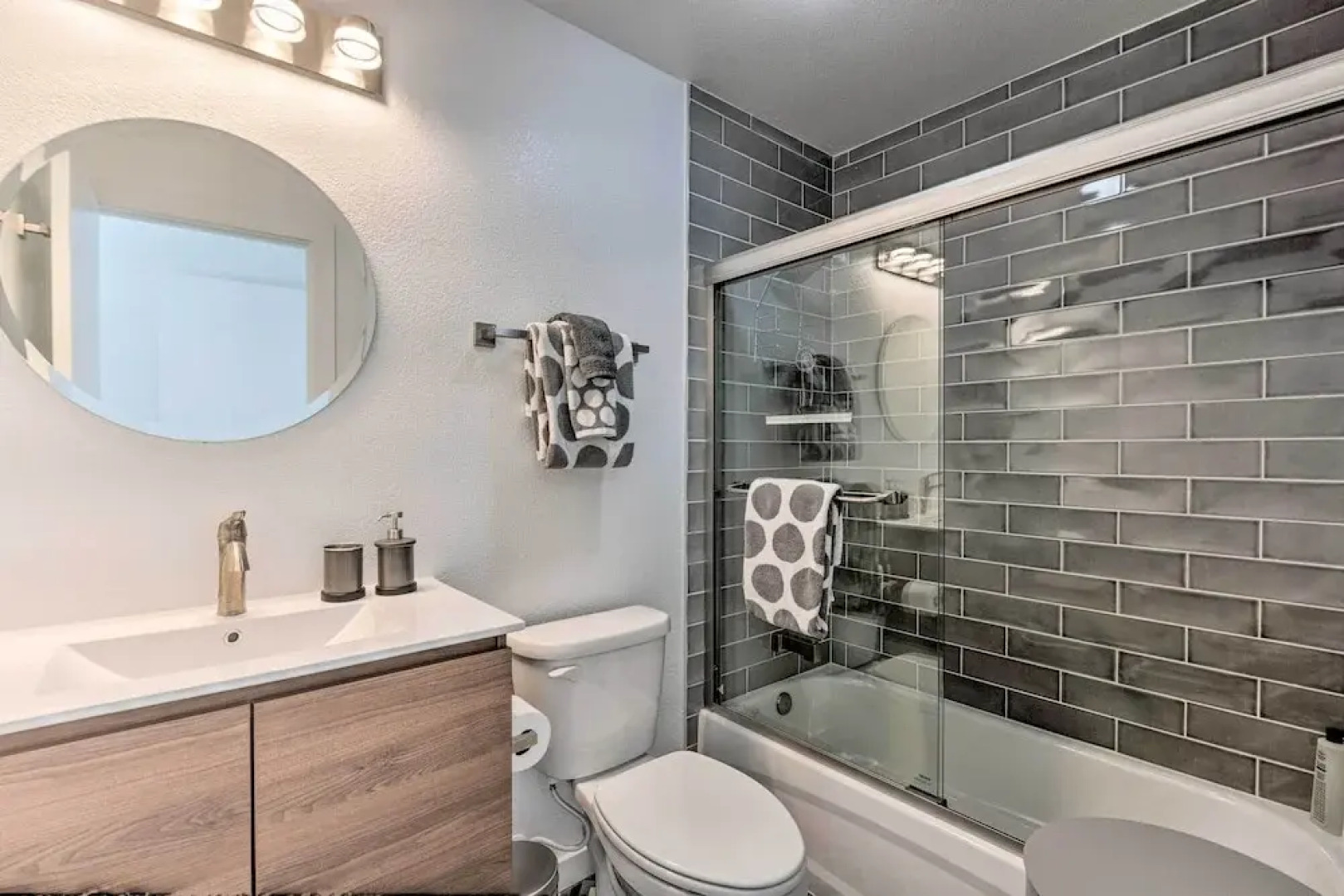 Modern Midtown Haven w/ Garage: Mt Rose Day Trips!