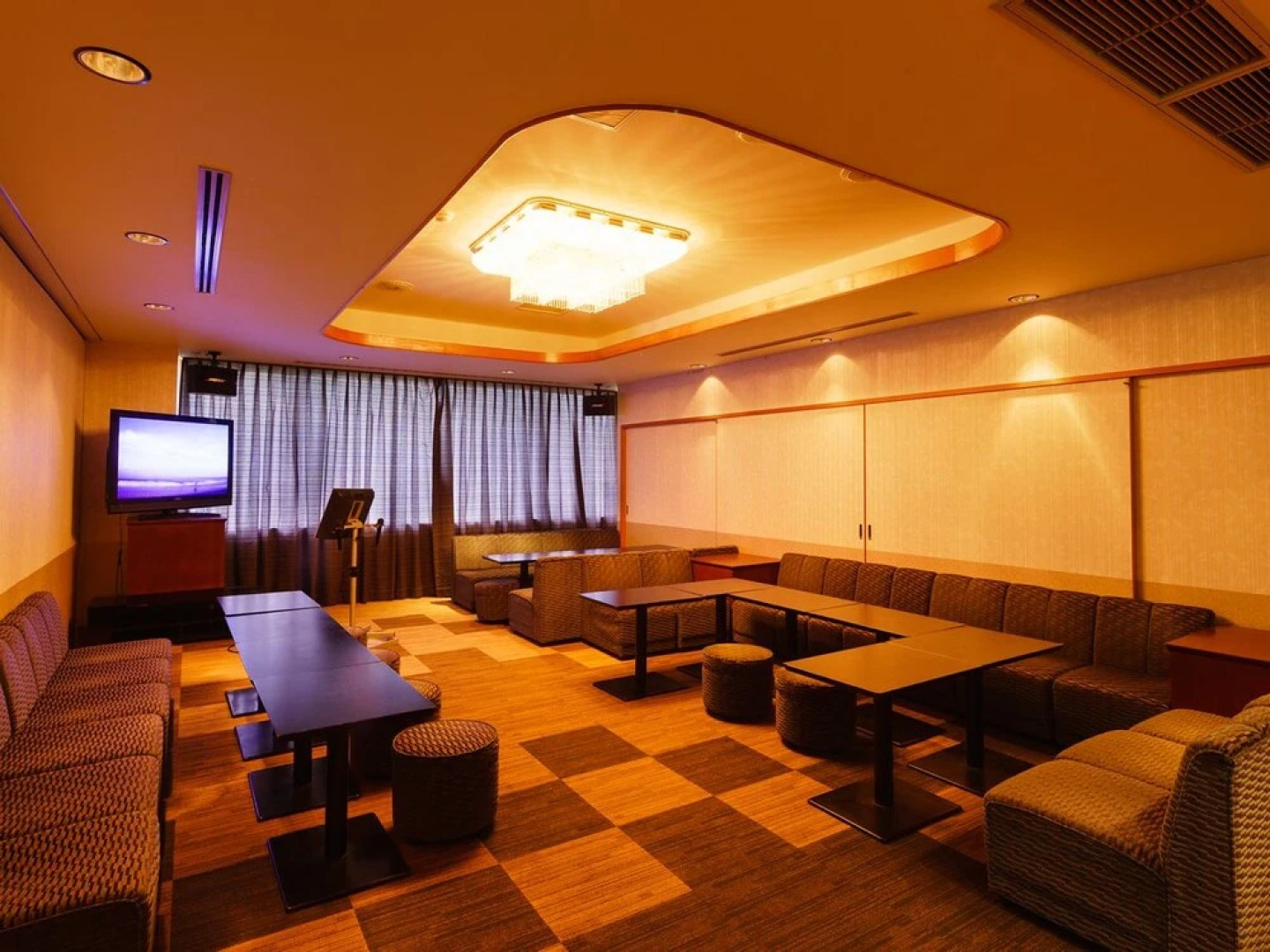 Hotel Hoho "A hotel overlooking the Echigo Plain and the Yahiko mountain range"