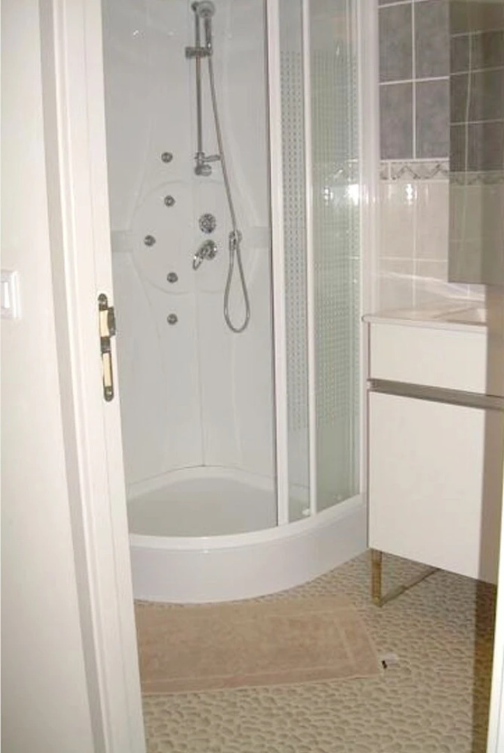 House With 3 Bedrooms in Plonévez-porzay, With Furnished Garden and Wi