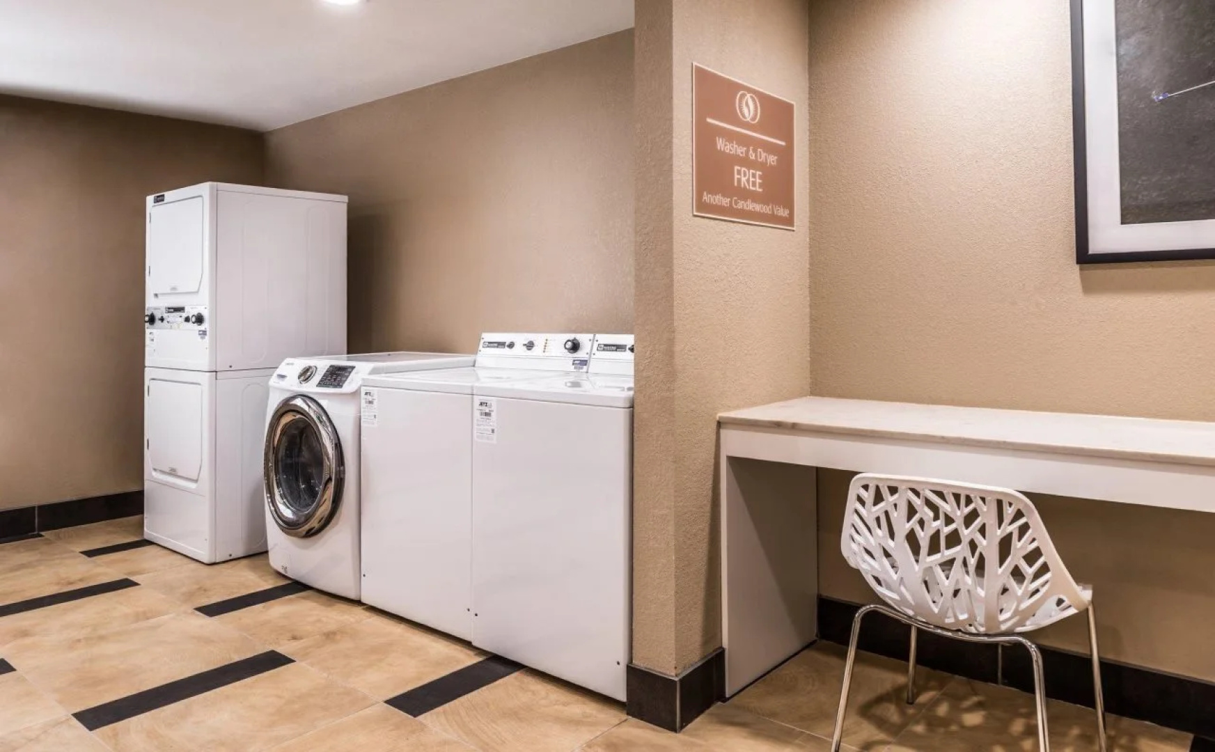 Candlewood Suites Topeka