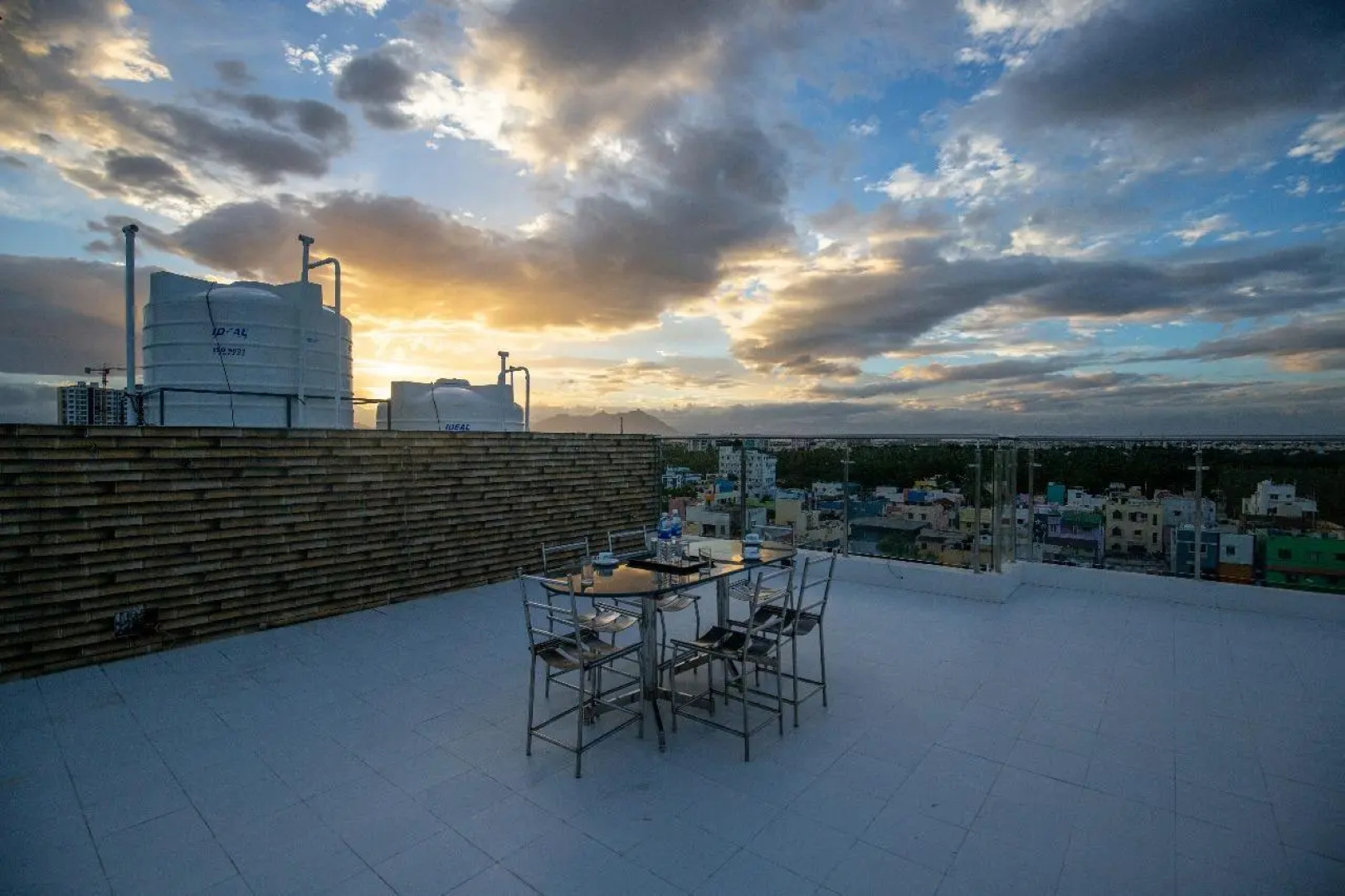 Crystal Lake  Service Apartments