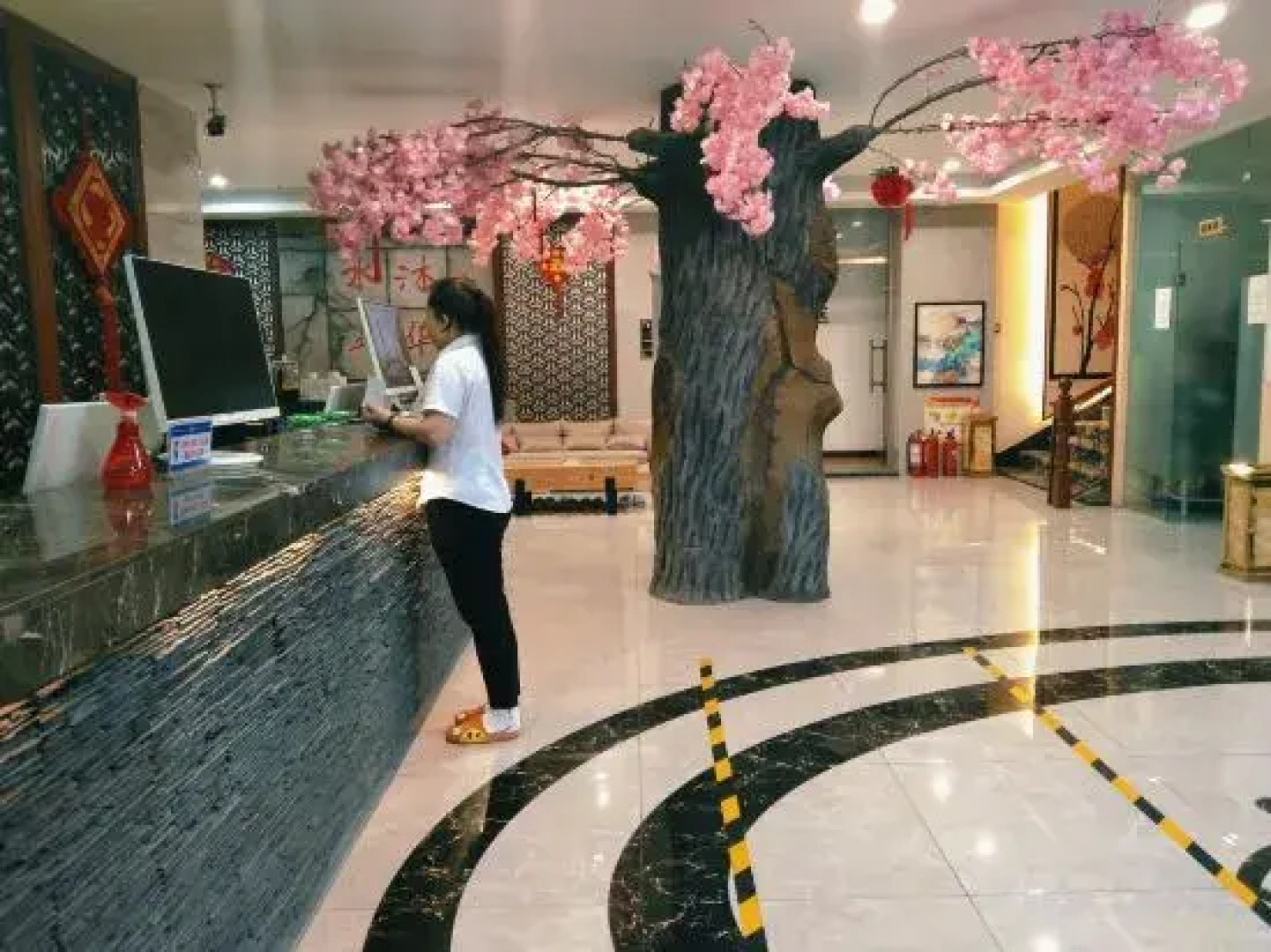 Shuimu Nianhua Hotel