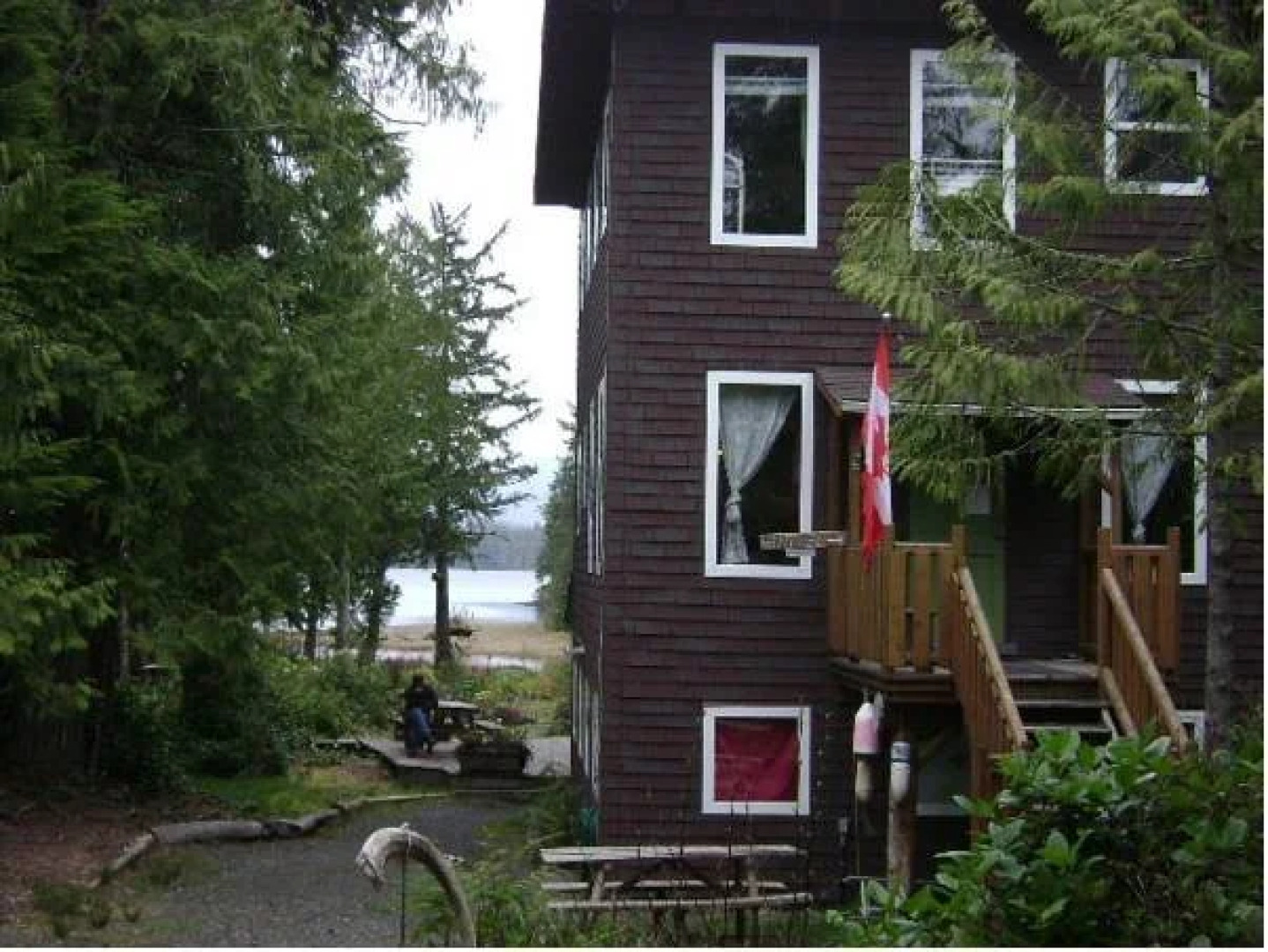 C&N Backpackers - Ucluelet