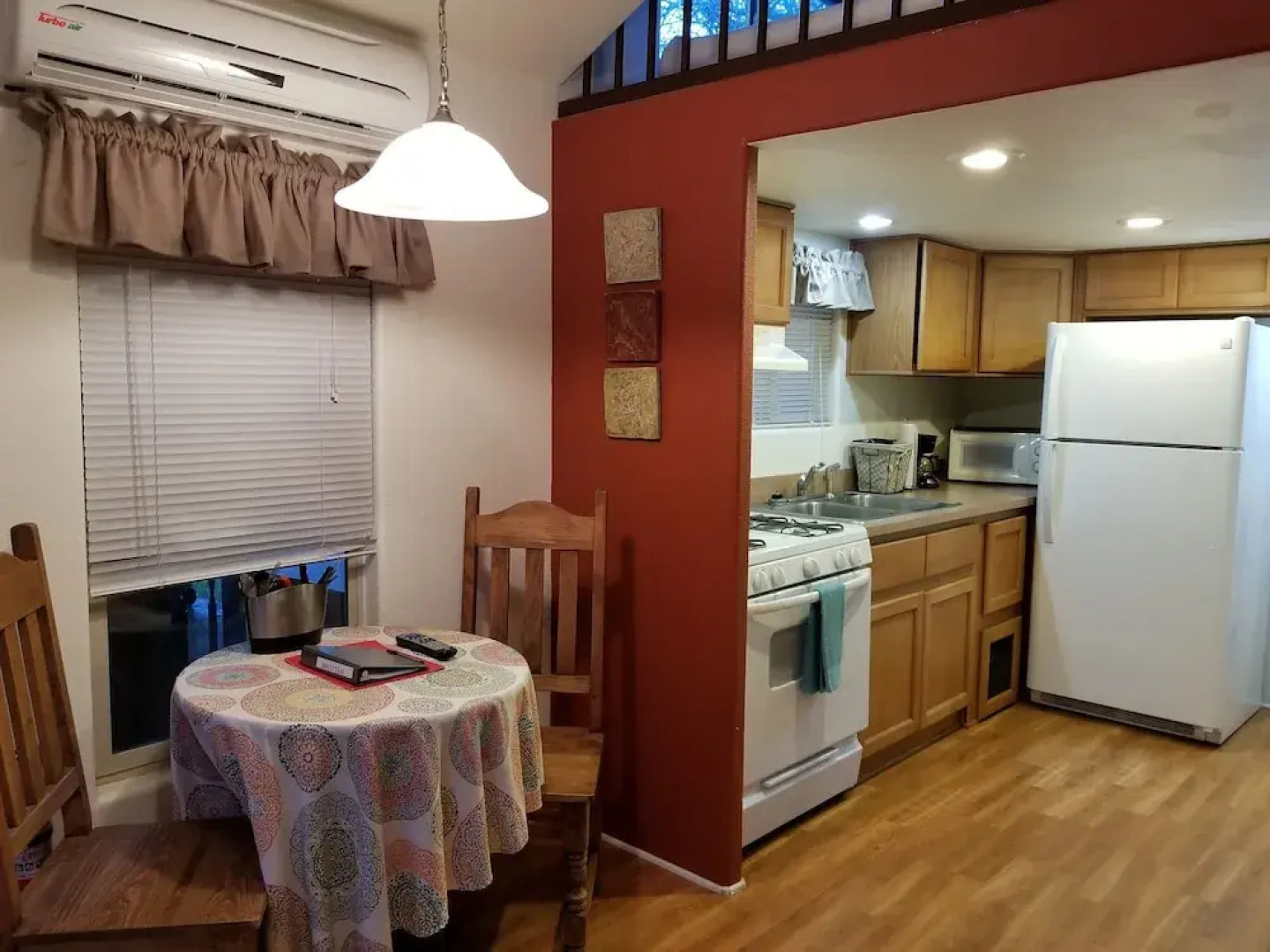 Mendelbaum Winery Guest Cabins