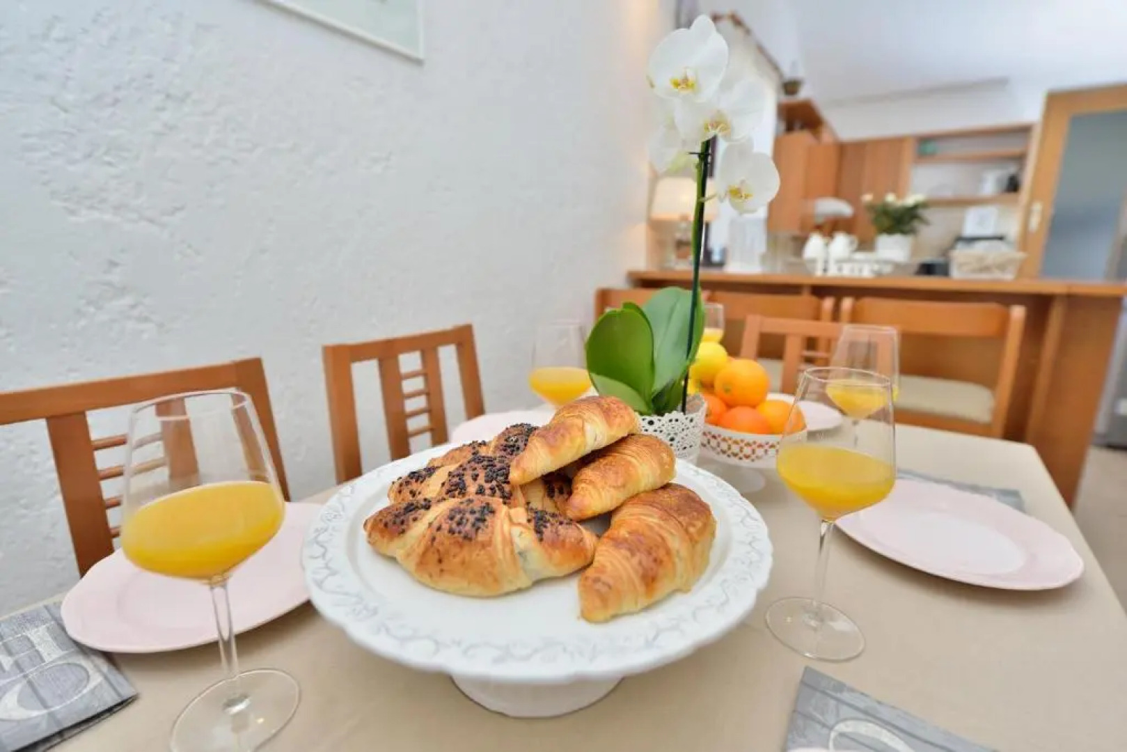 Beachfront Skoblar Holiday Home with Seaview