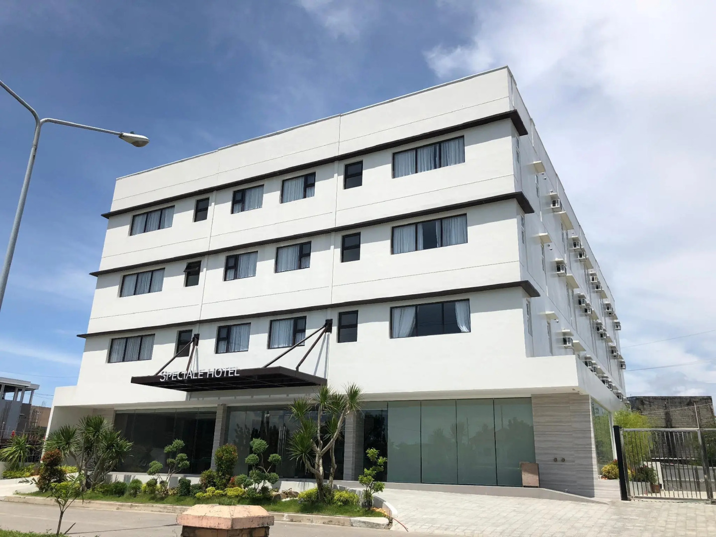 Capital O 827 Speciale Hotel