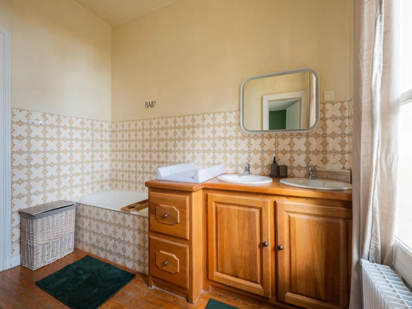 Majestic villa in Pouru-Saint-Remy with garden